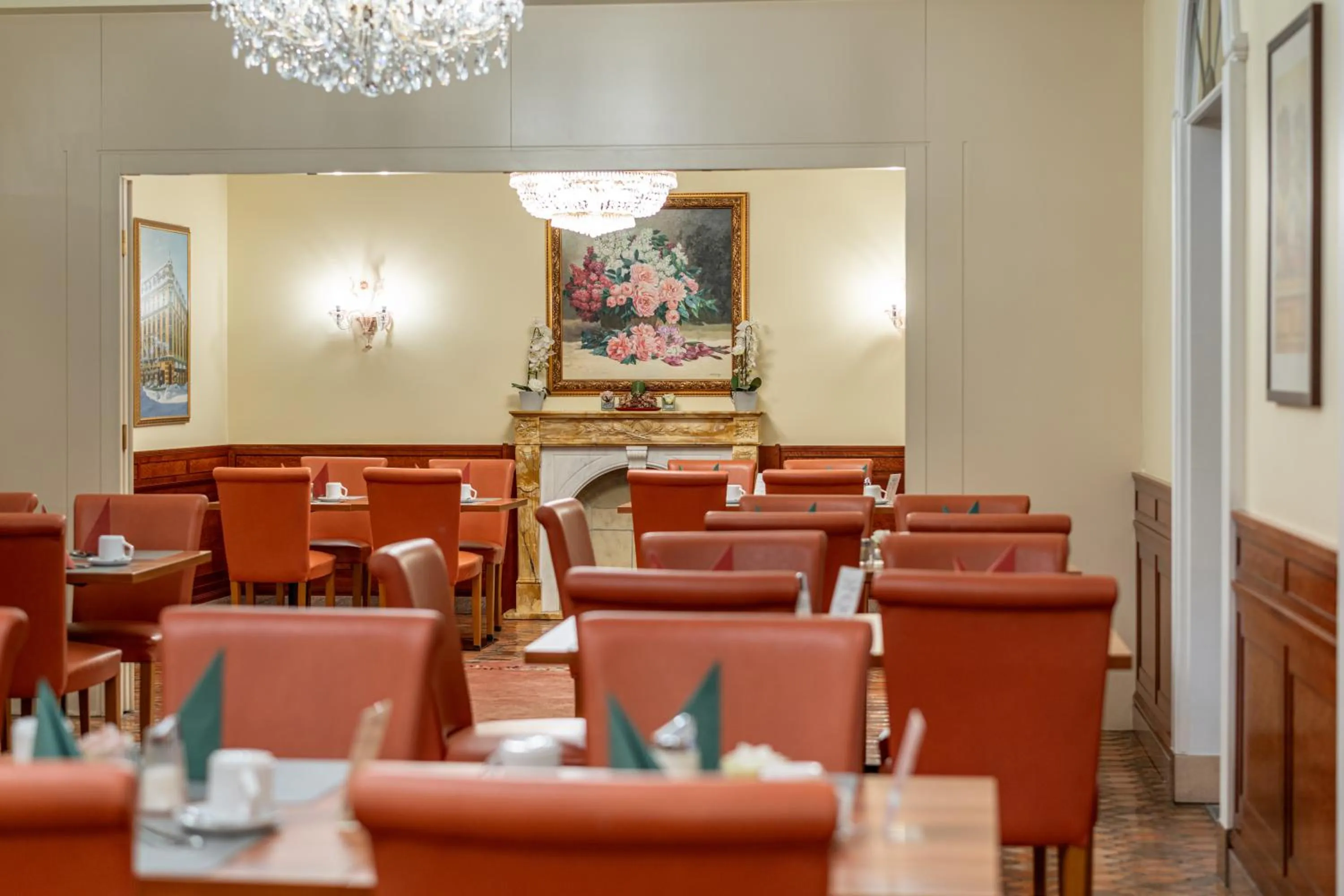 Dining area in Hotel Neue Post I self check-in