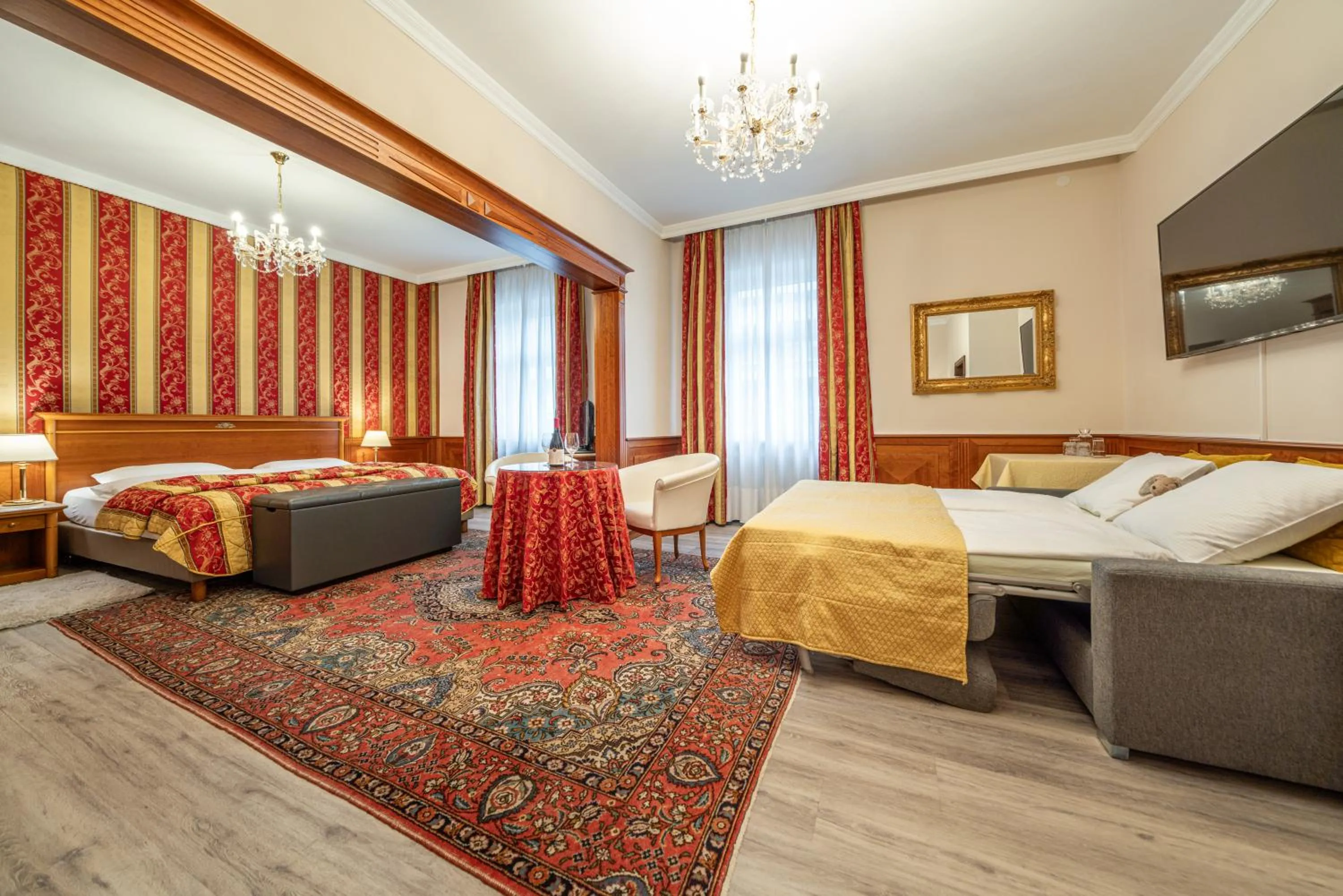 Bed in Hotel Neue Post I self check-in