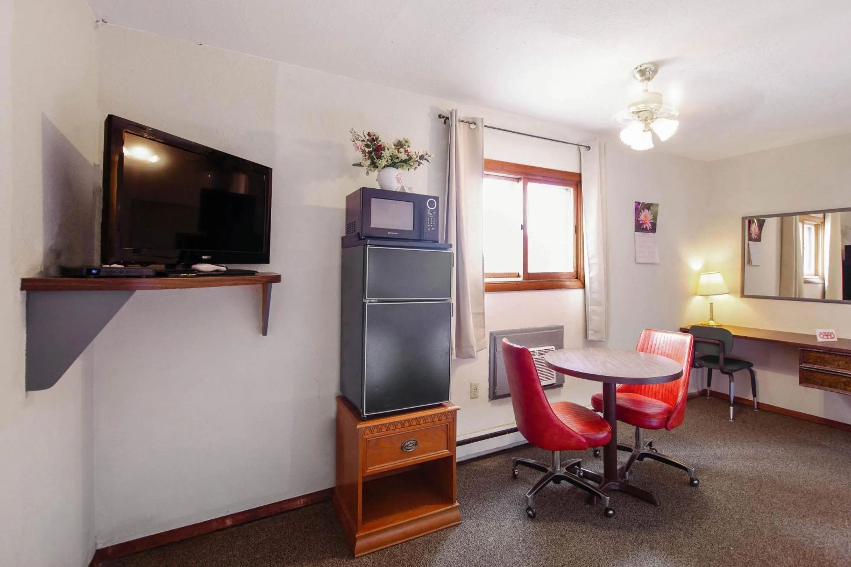 Seating area in OYO Hotel Cheyenne Wells - US 40