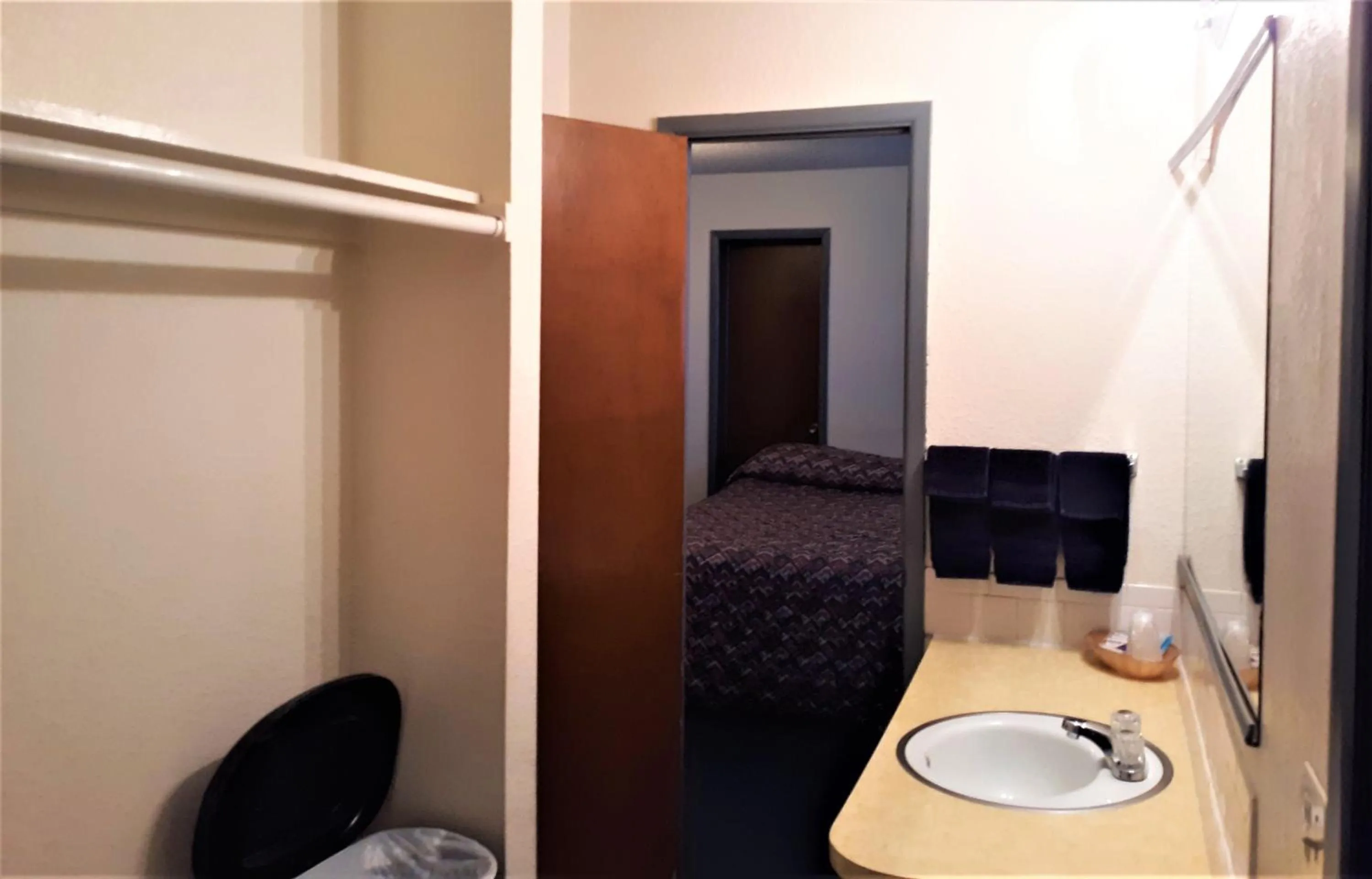 Bathroom in OYO Hotel Cheyenne Wells - US 40