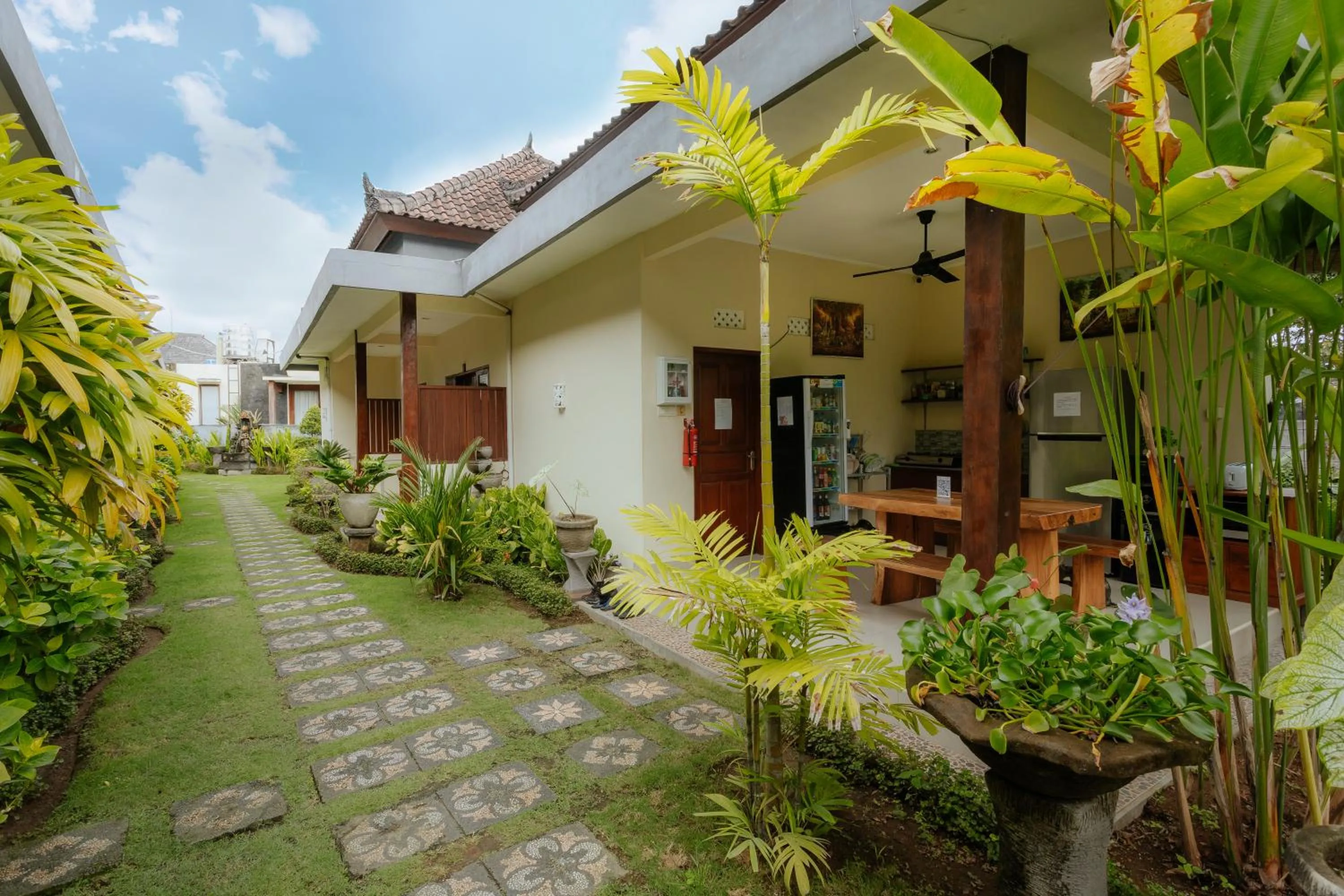 Garden in BUBU CANGGU Guesthouse