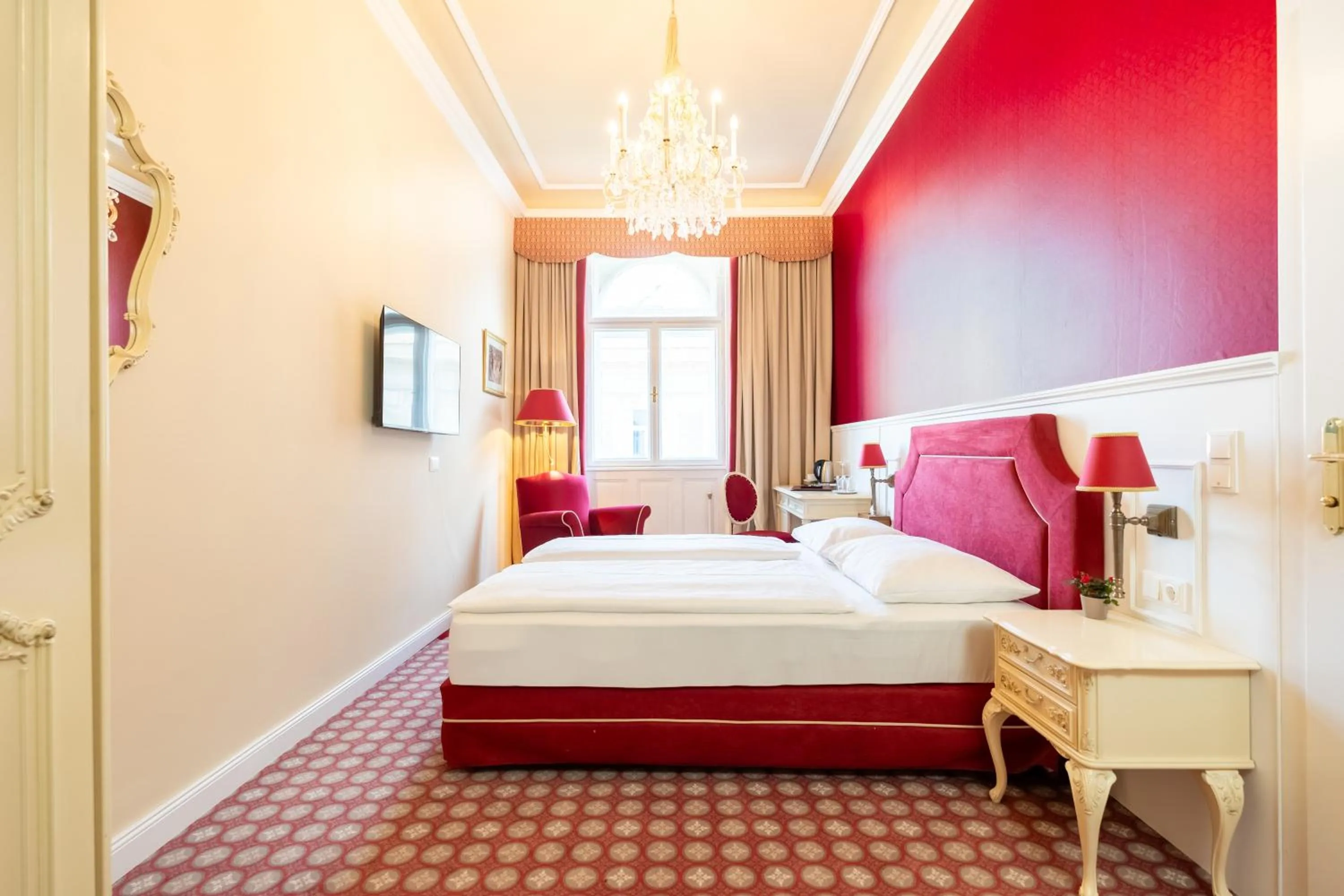 Photo of the whole room, Bed in Aviano Boutique Hotel