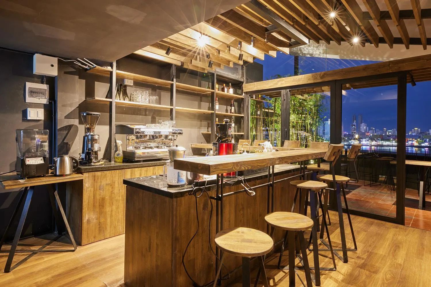 Coffee/tea facilities in The Garden Capsule Hotel