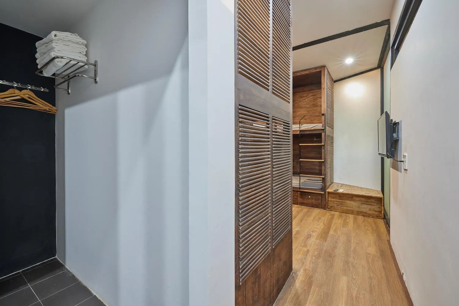 TV and multimedia in The Garden Capsule Hotel