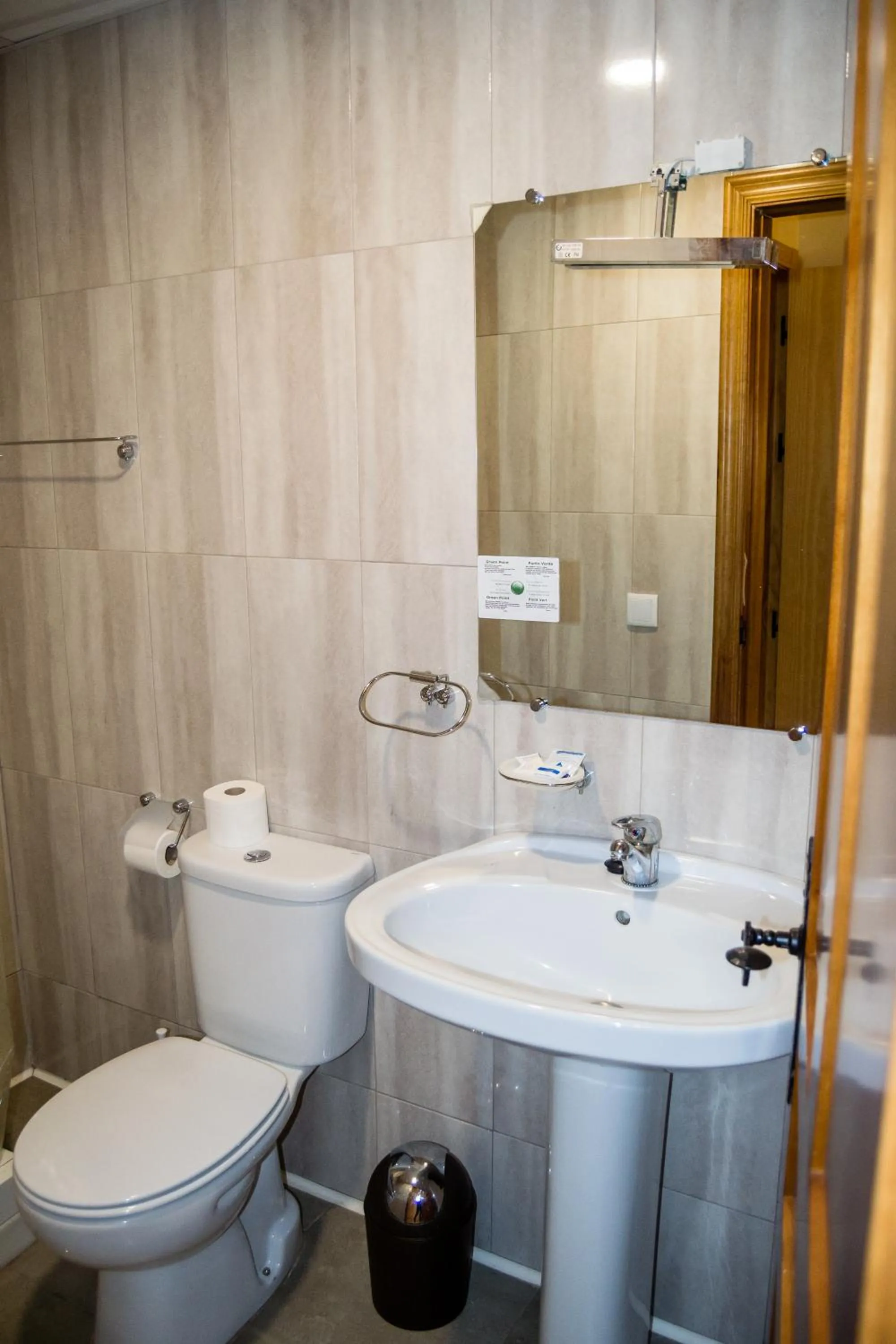 Bathroom in El Roble Hotel Restaurante