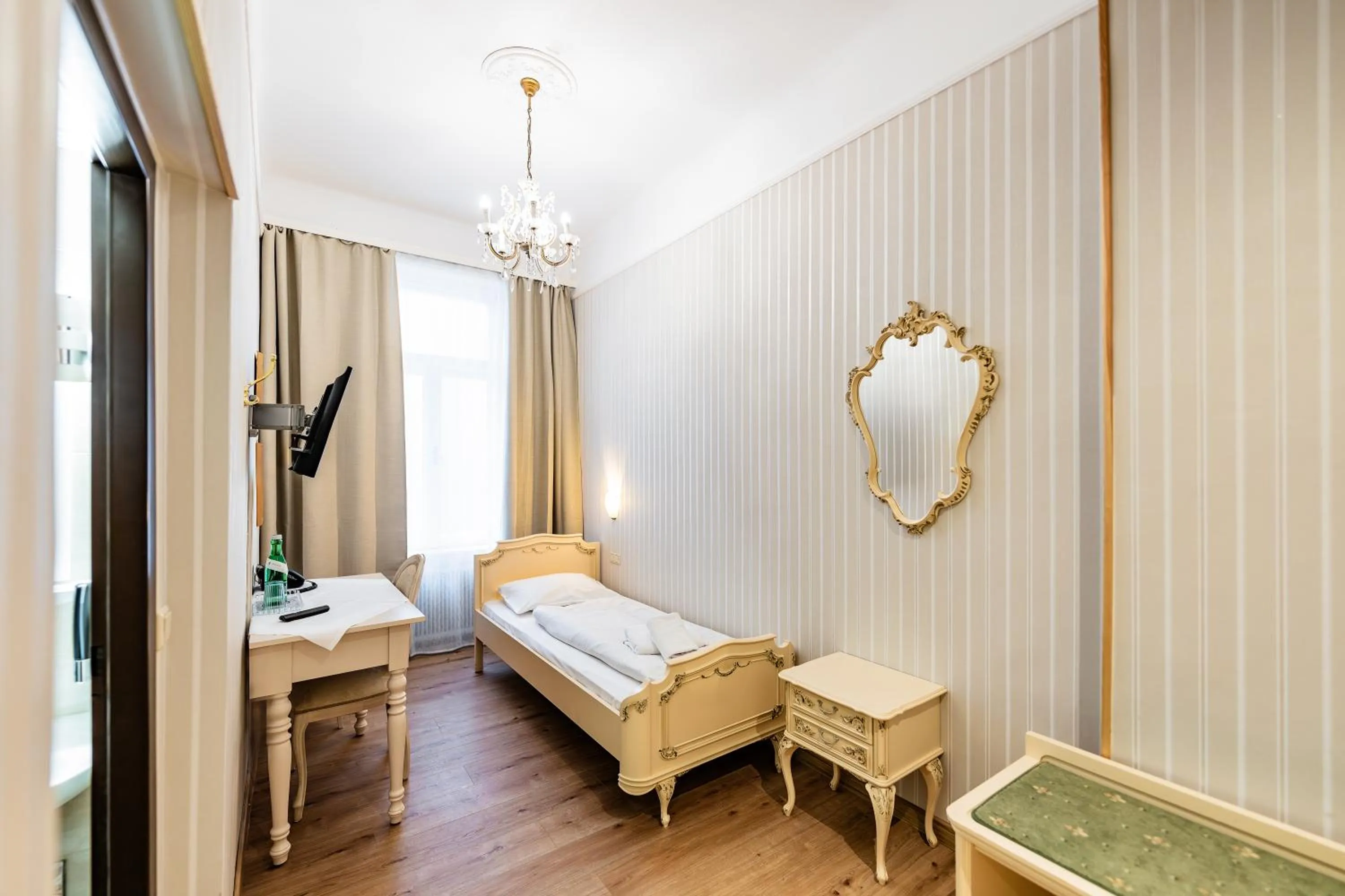 Bed in Hotel Pension Baronesse