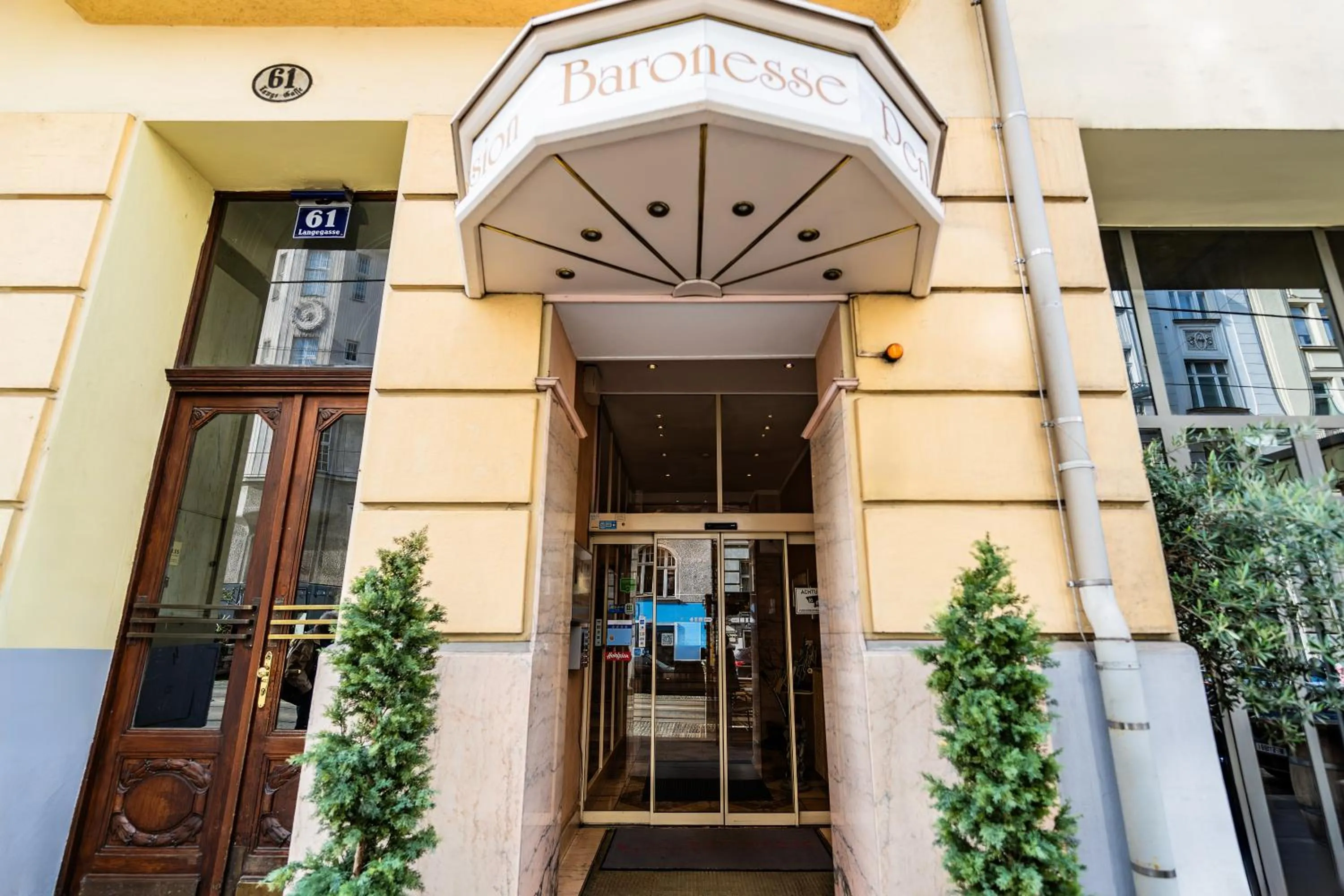 Facade/entrance in Hotel Pension Baronesse