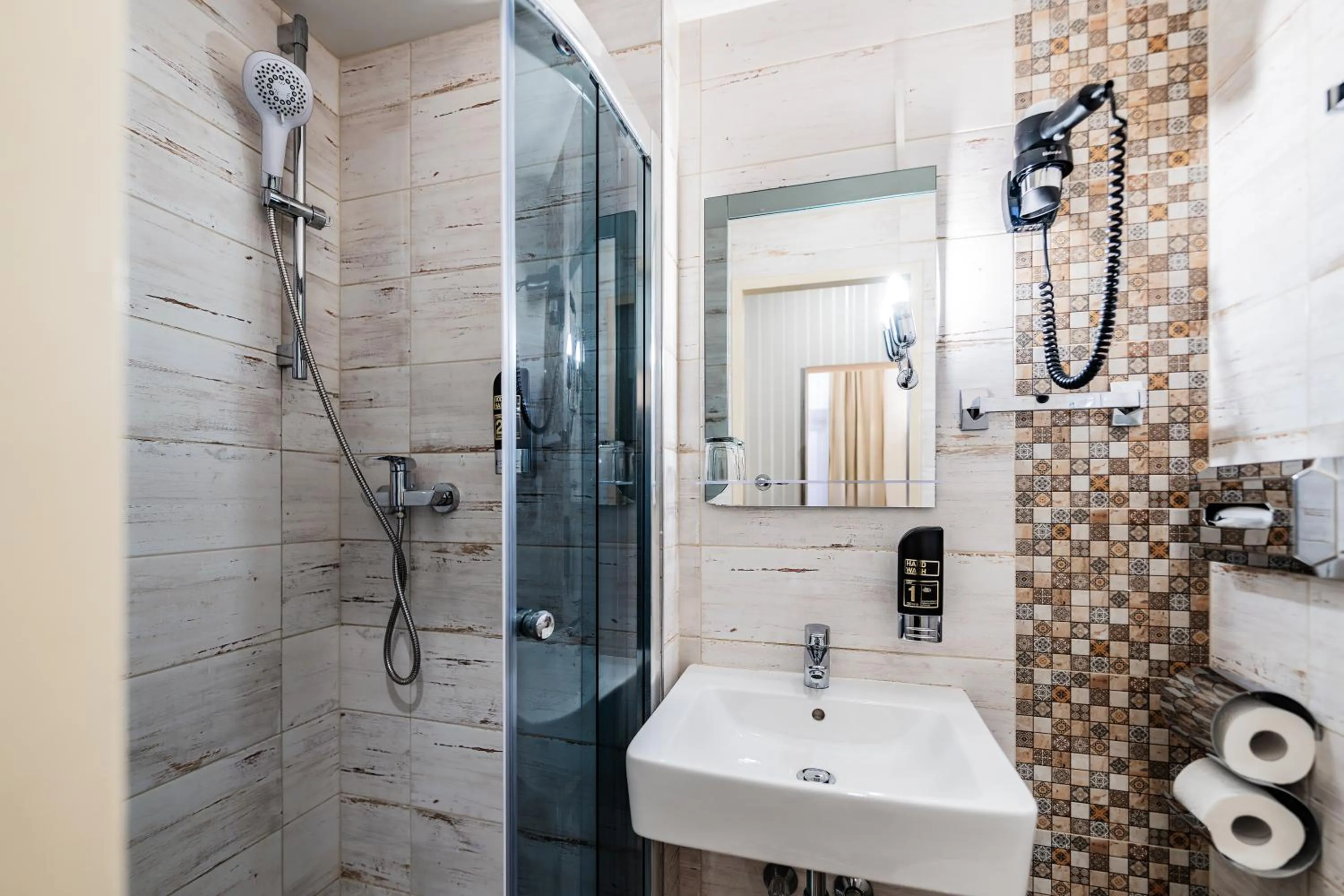 Shower in Hotel Pension Baronesse