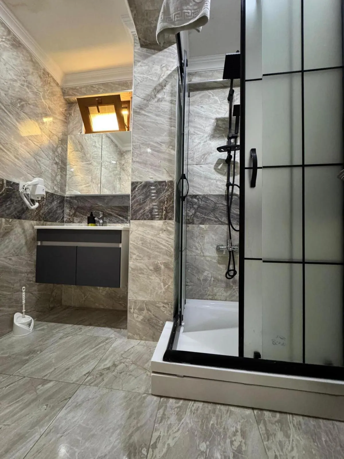 Shower in Taksim Wonder Suites
