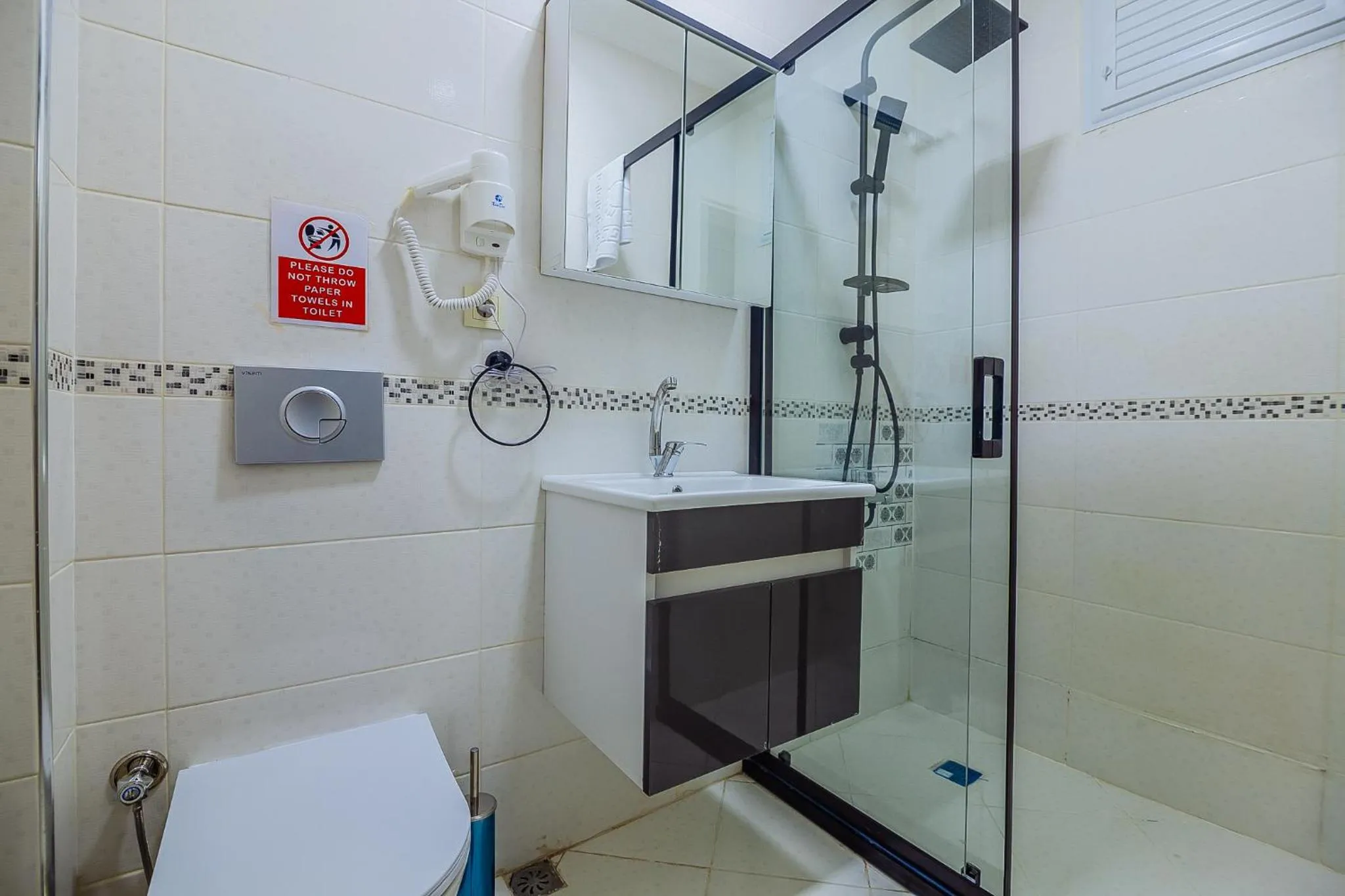 Shower in Taksim Wonder Suites