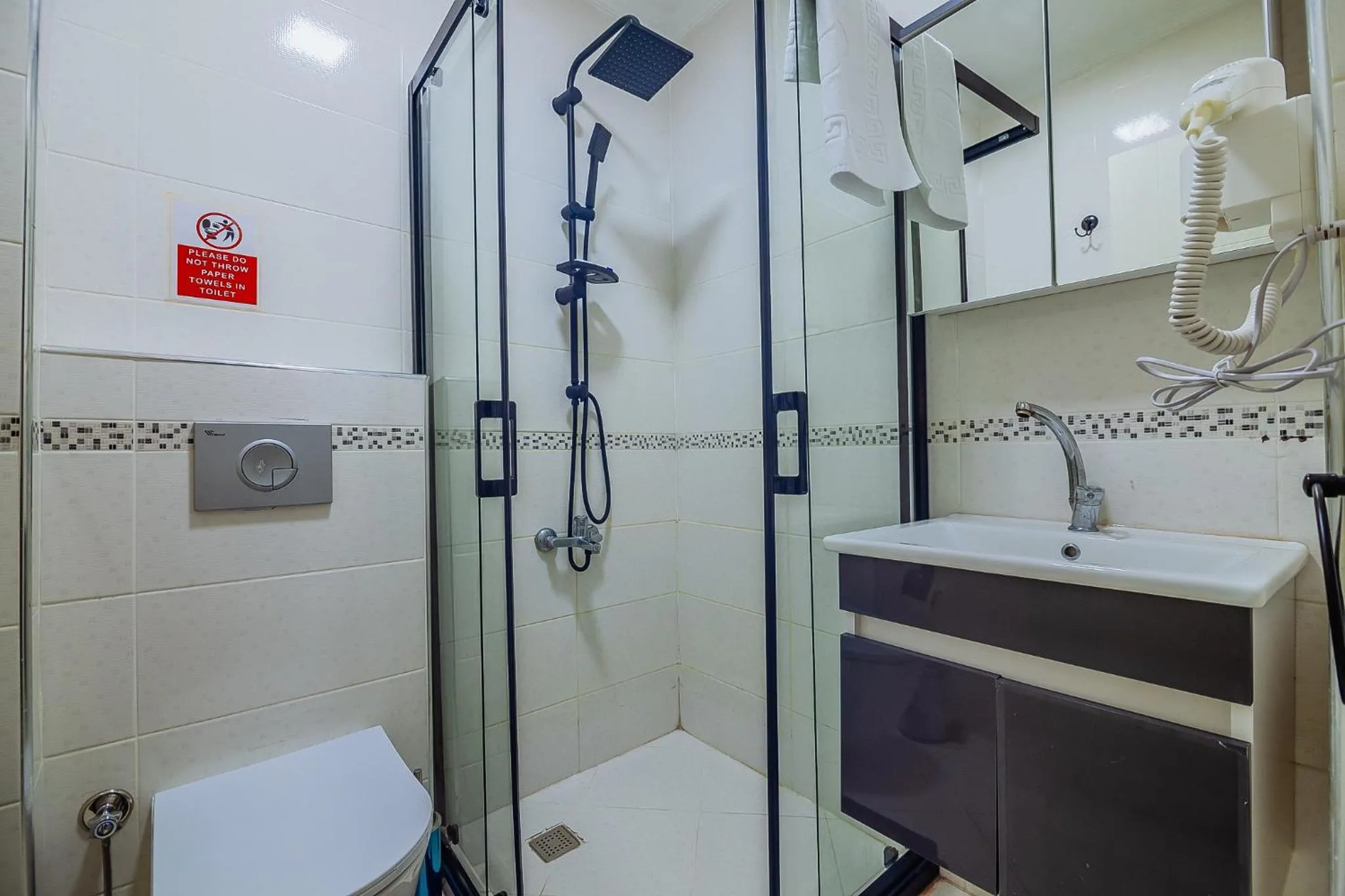 Shower in Taksim Wonder Suites