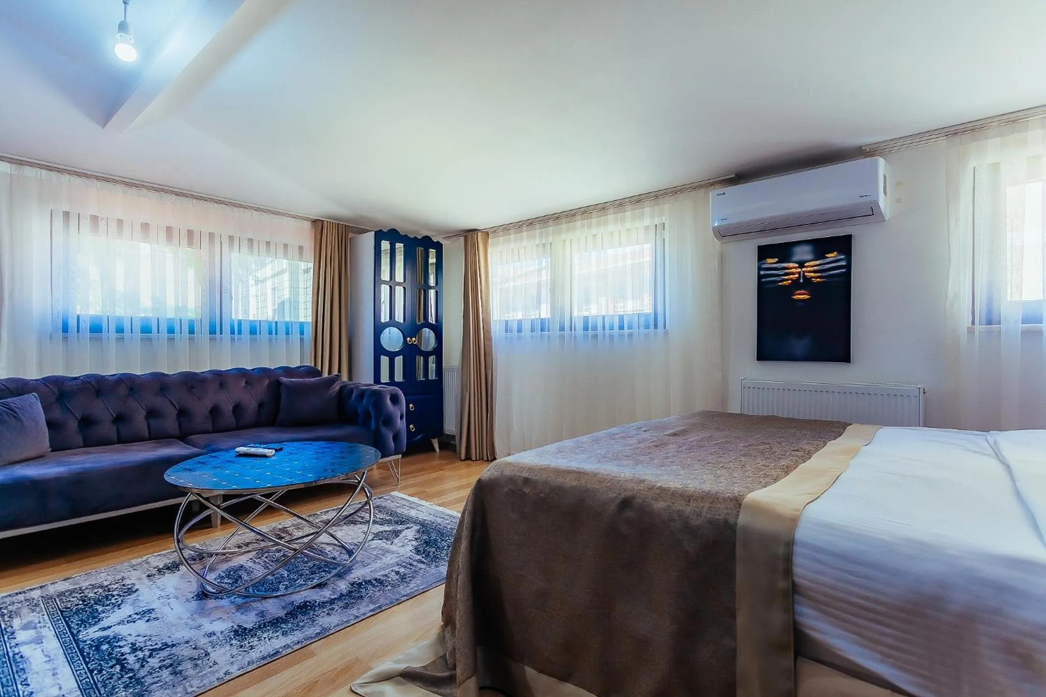 Bed in Taksim Wonder Suites