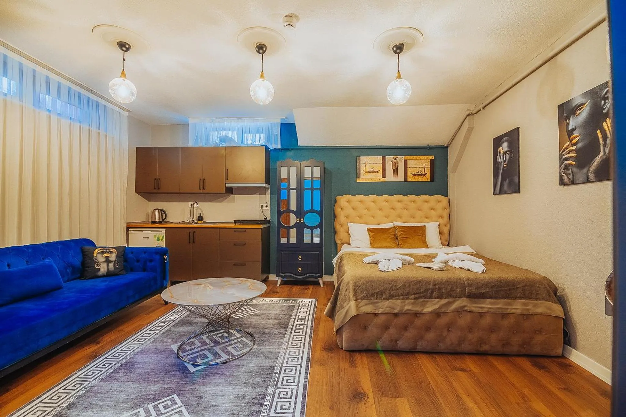 Kitchen or kitchenette, Bed in Taksim Wonder Suites