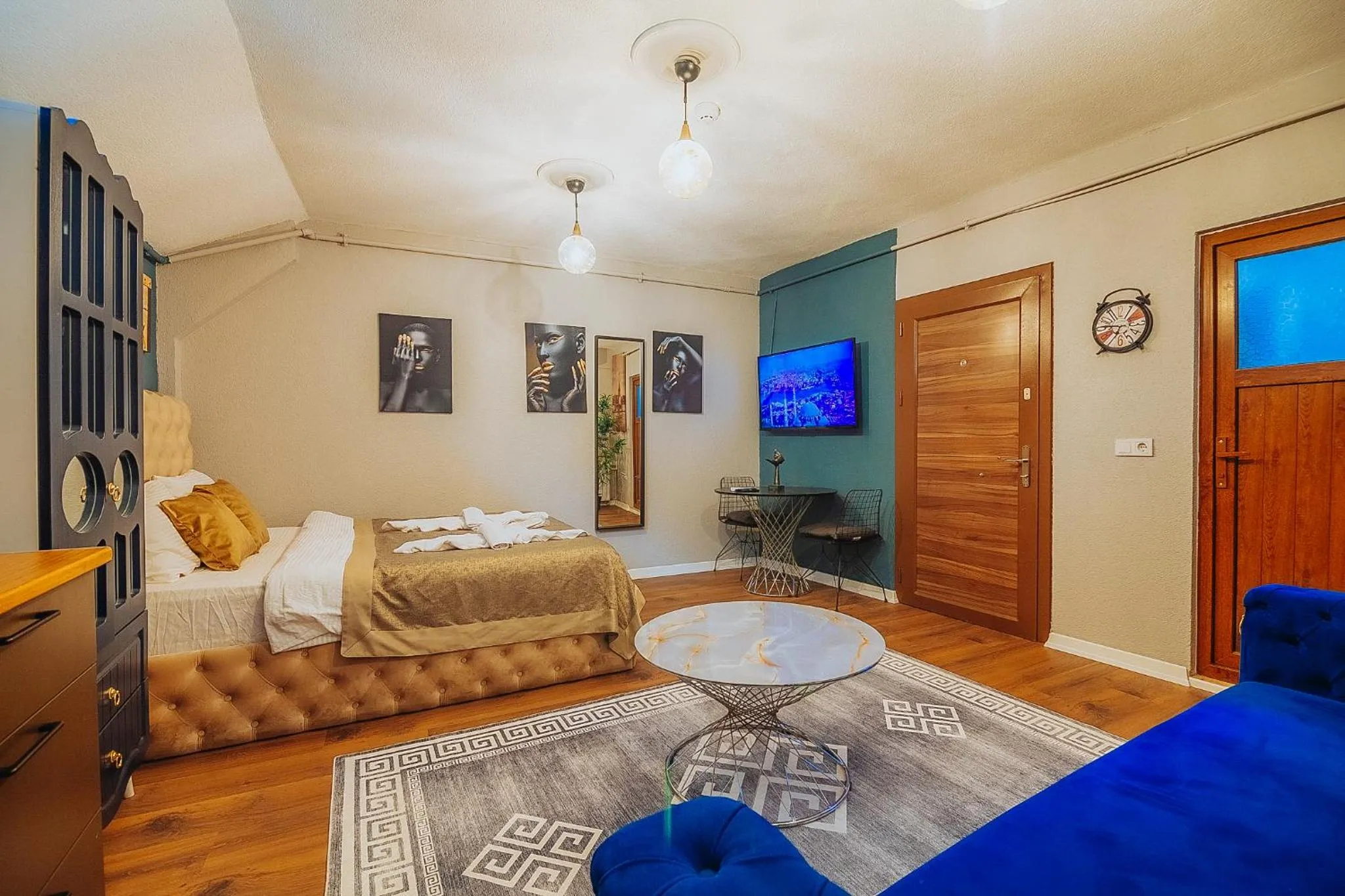 Bed in Taksim Wonder Suites