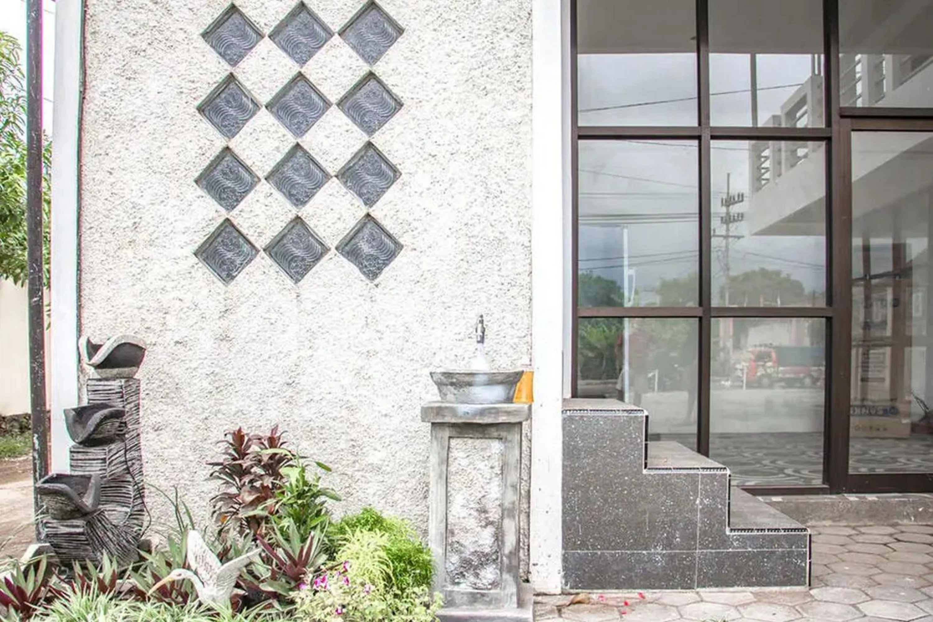 Property building in Samar Wulu Guest House Syariah Mitra RedDoorz near Ketapang