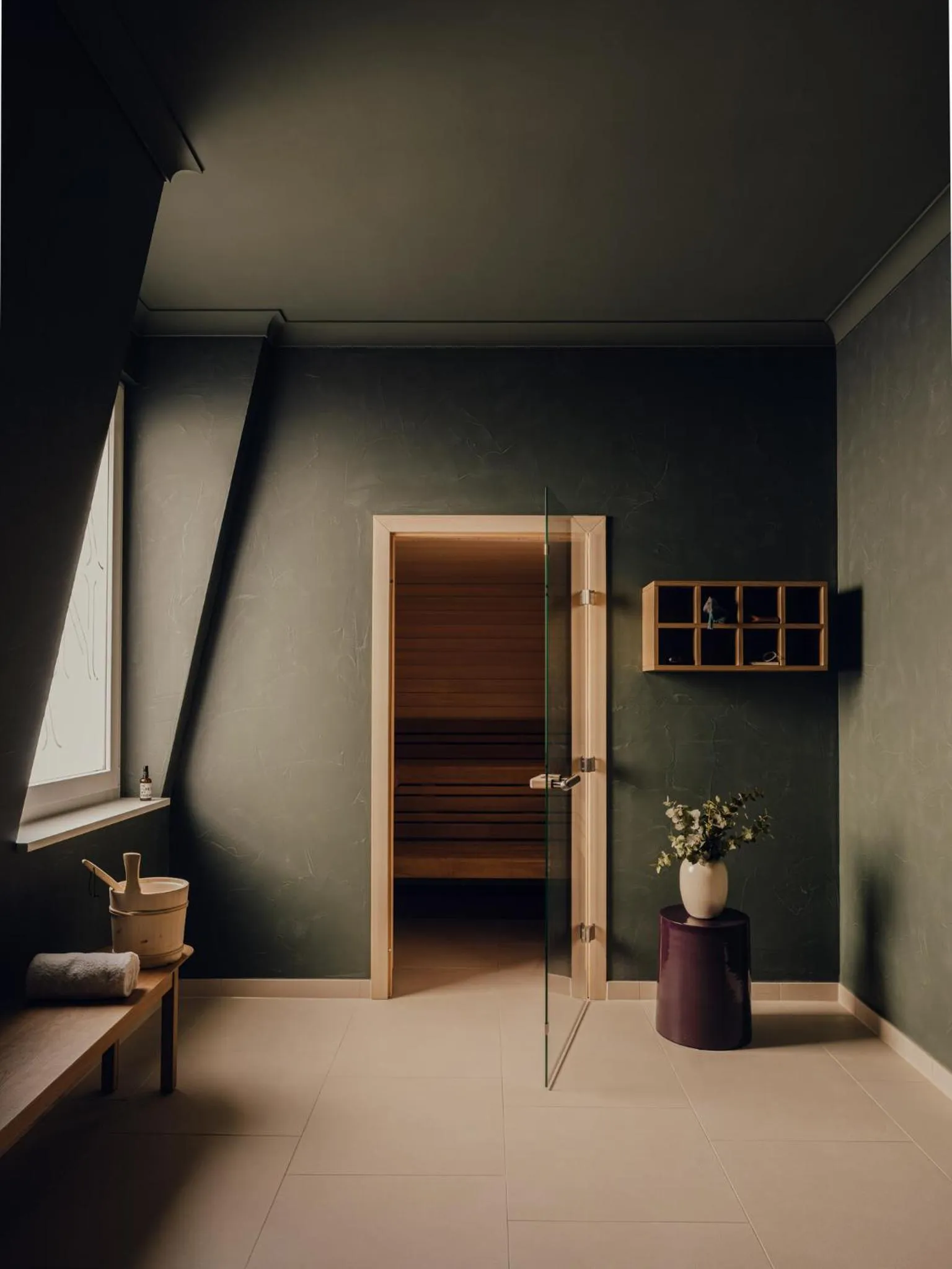 Spa and wellness centre/facilities, Bed in Design Hotel zum Hirschen Salzburg