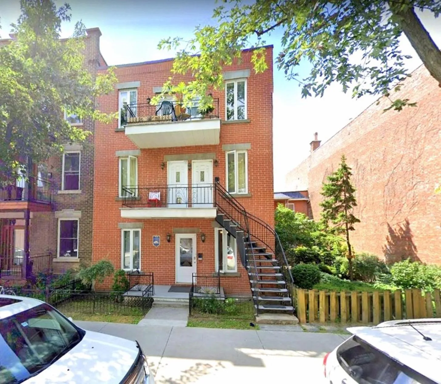 Facade/entrance in Maison Montplaisir