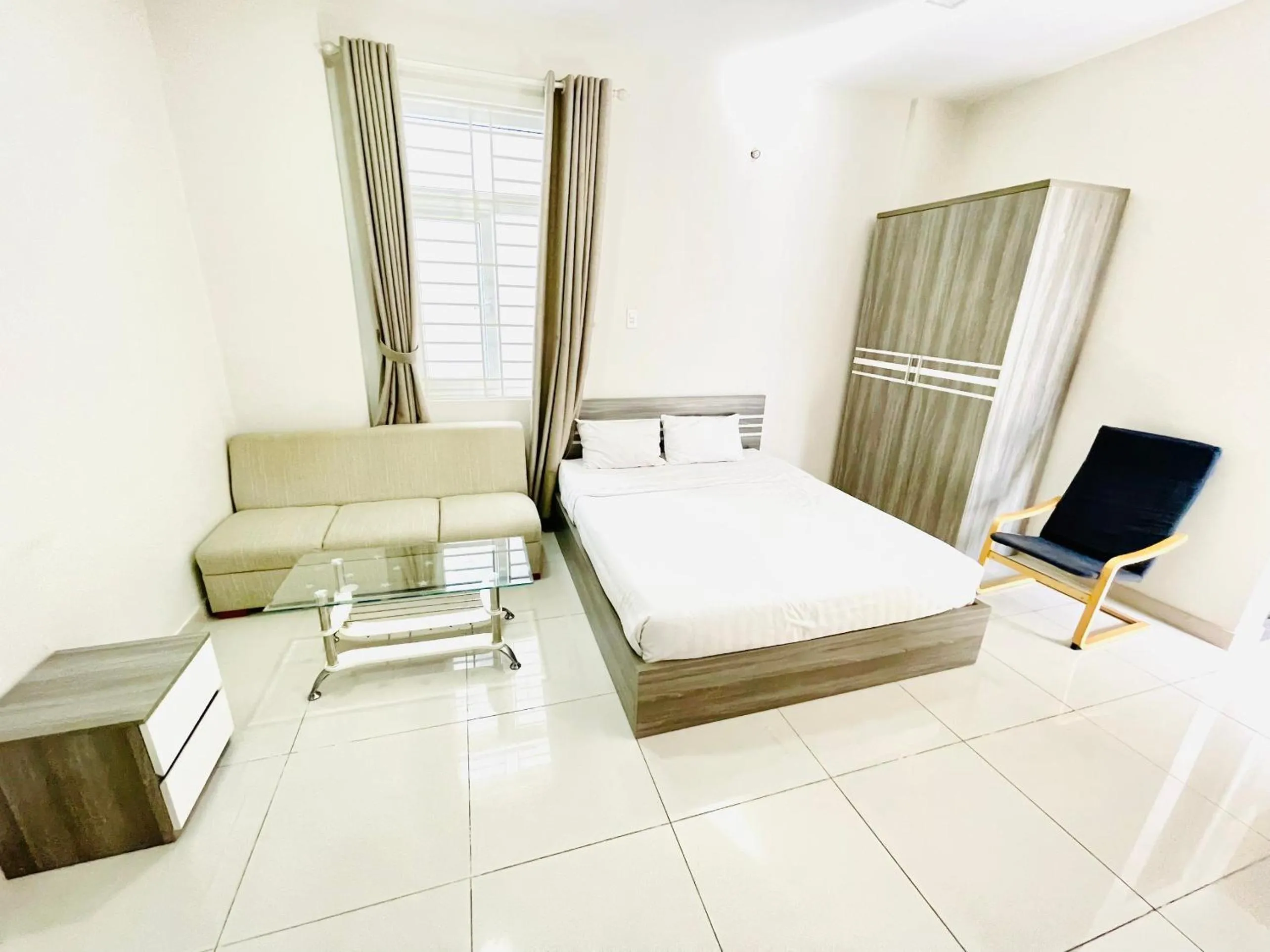 Photo of the whole room, Bed in EMERALD APARTMENTS