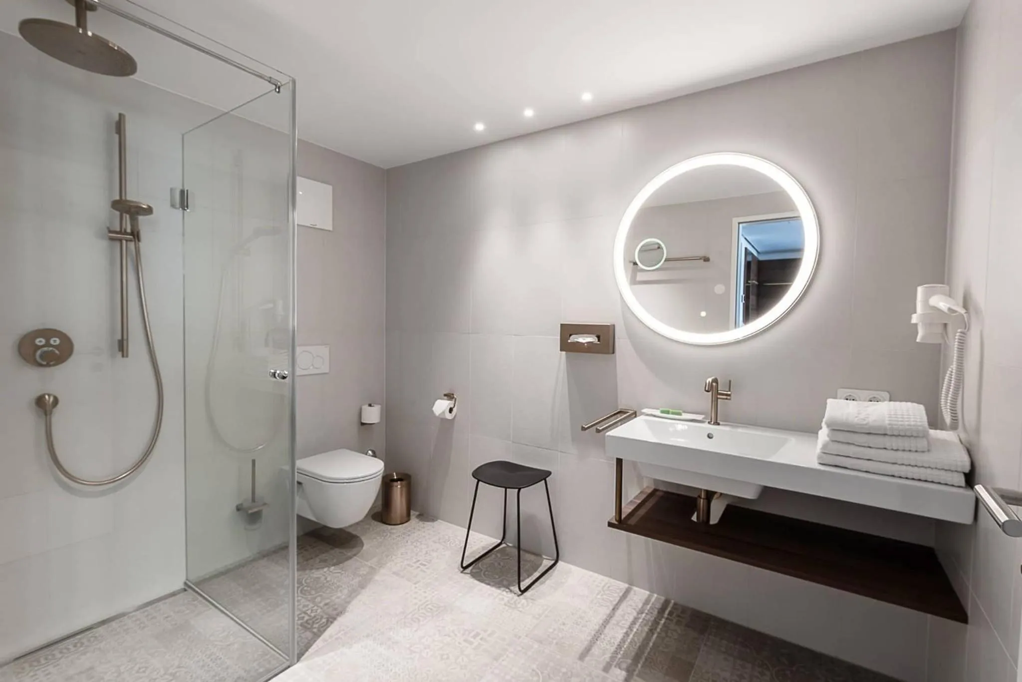 Shower in Hotel Mondschein