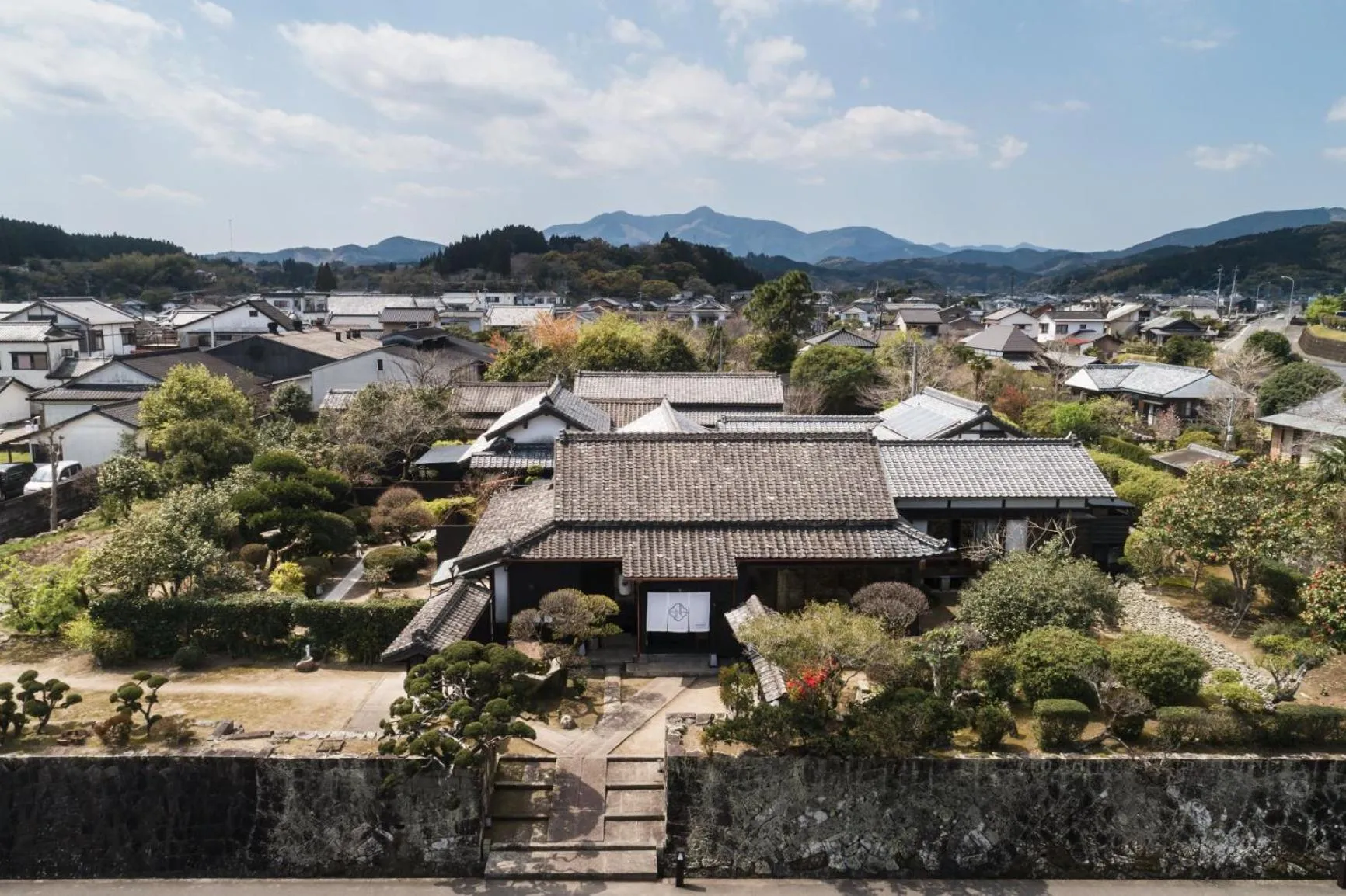 Facade/entrance in Nazuna Obi Onsen Resort