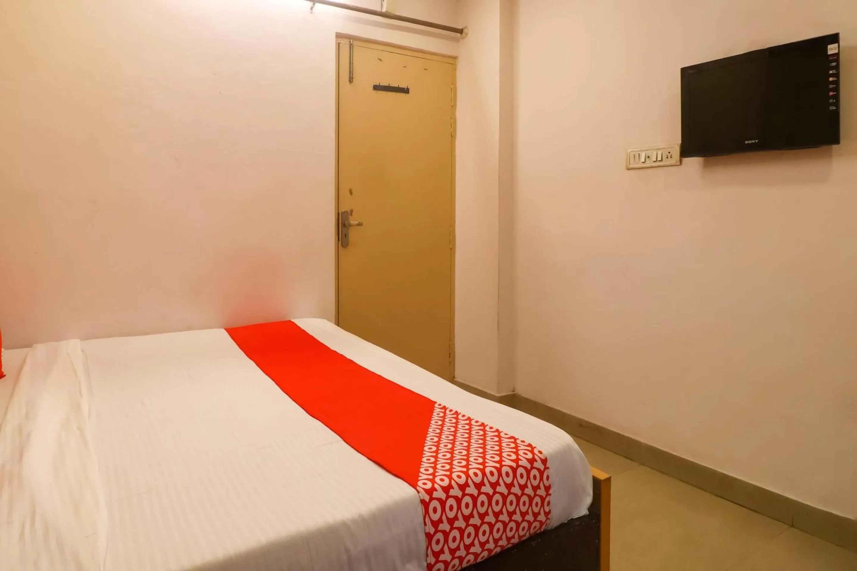 Bedroom, Bed in Super Hotel O Maa Arya