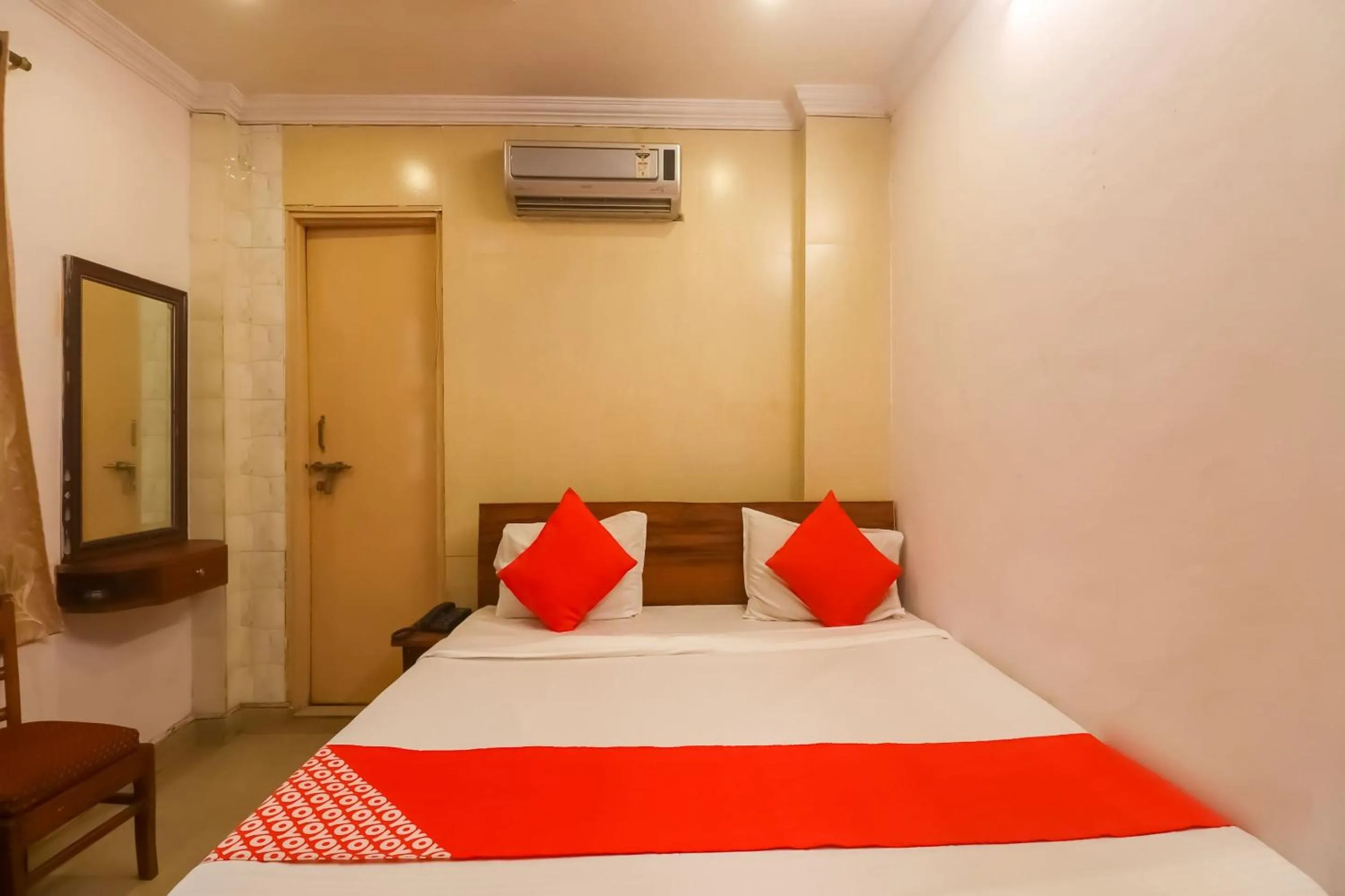 Bedroom, Bed in Super Hotel O Maa Arya