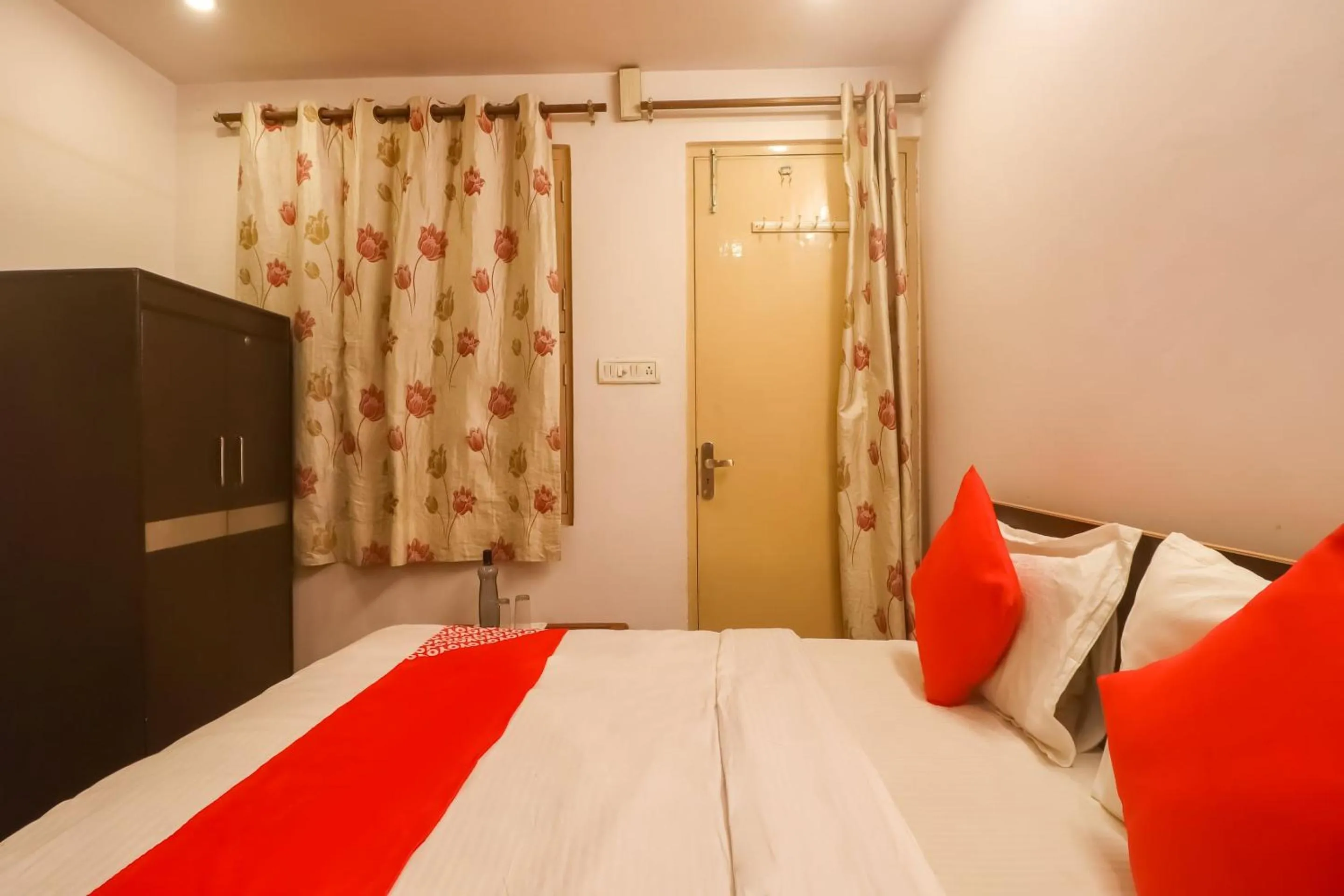 Bedroom, Bed in Super Hotel O Maa Arya