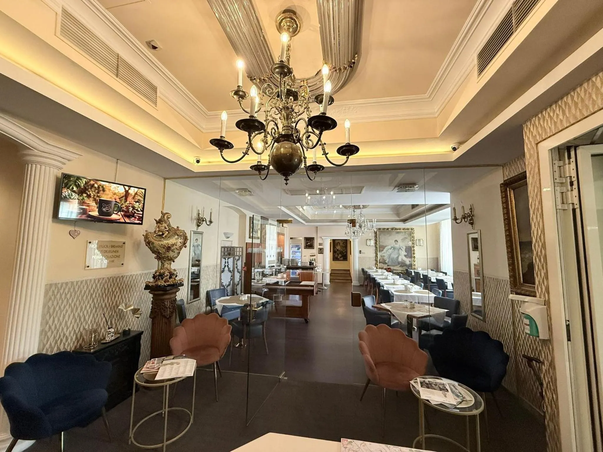 Restaurant/places to eat in Hotel Pension Excellence