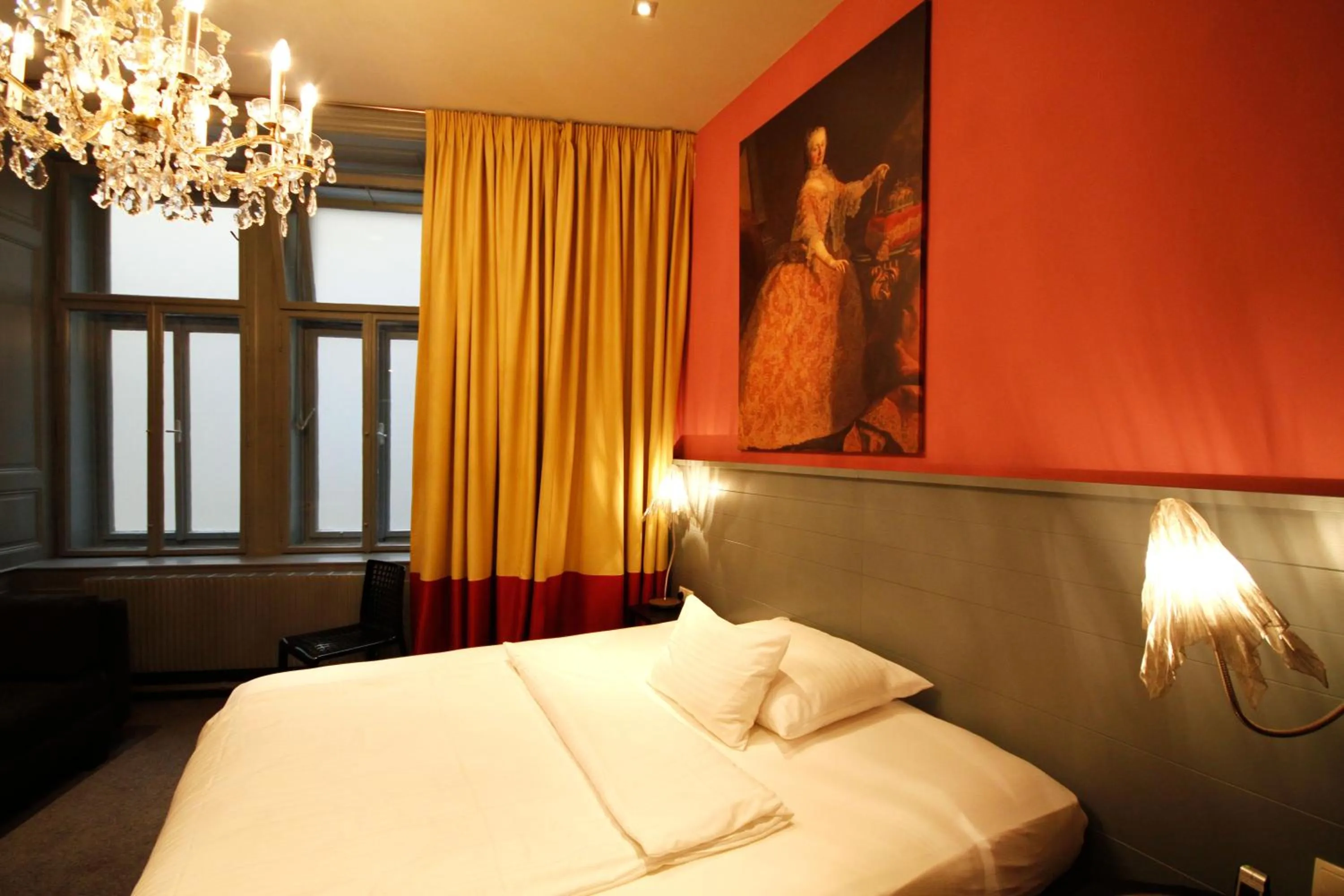 Bed in Saint SHERMIN bed breakfast & champagne