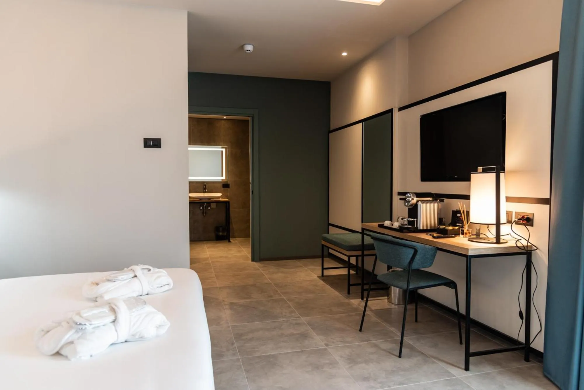 Coffee/tea facilities, Bed in Modica Boutique Hotel