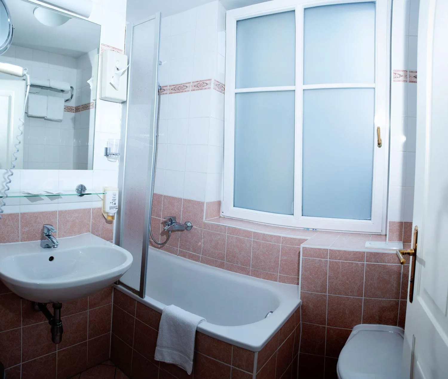 Bathroom in Suite Hotel 900 m zur Oper