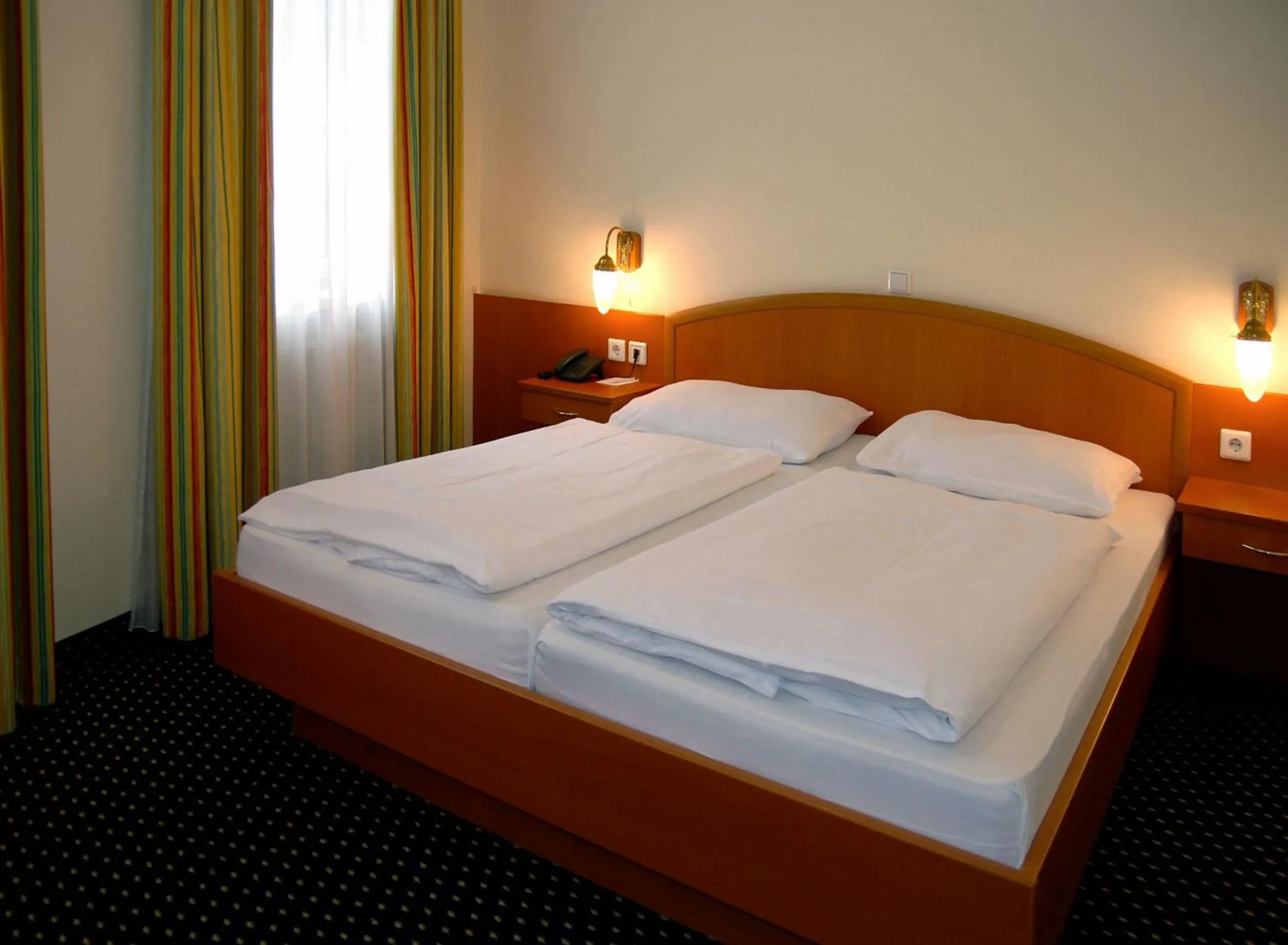 Bedroom, Bed in Suite Hotel 900 m zur Oper