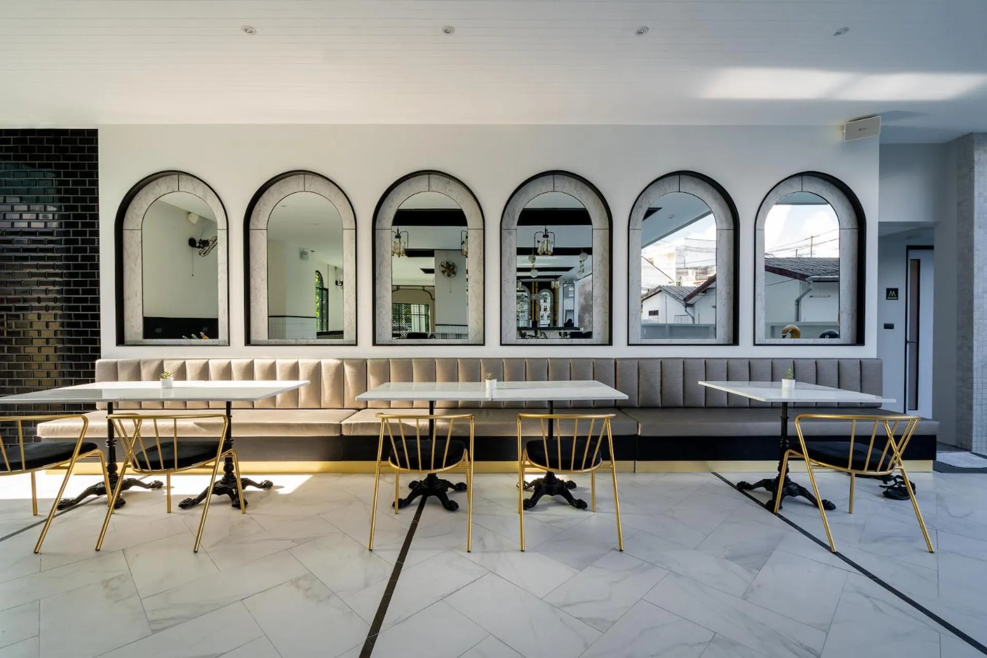 Restaurant/places to eat in Ratri Hotel Phuket Old Town