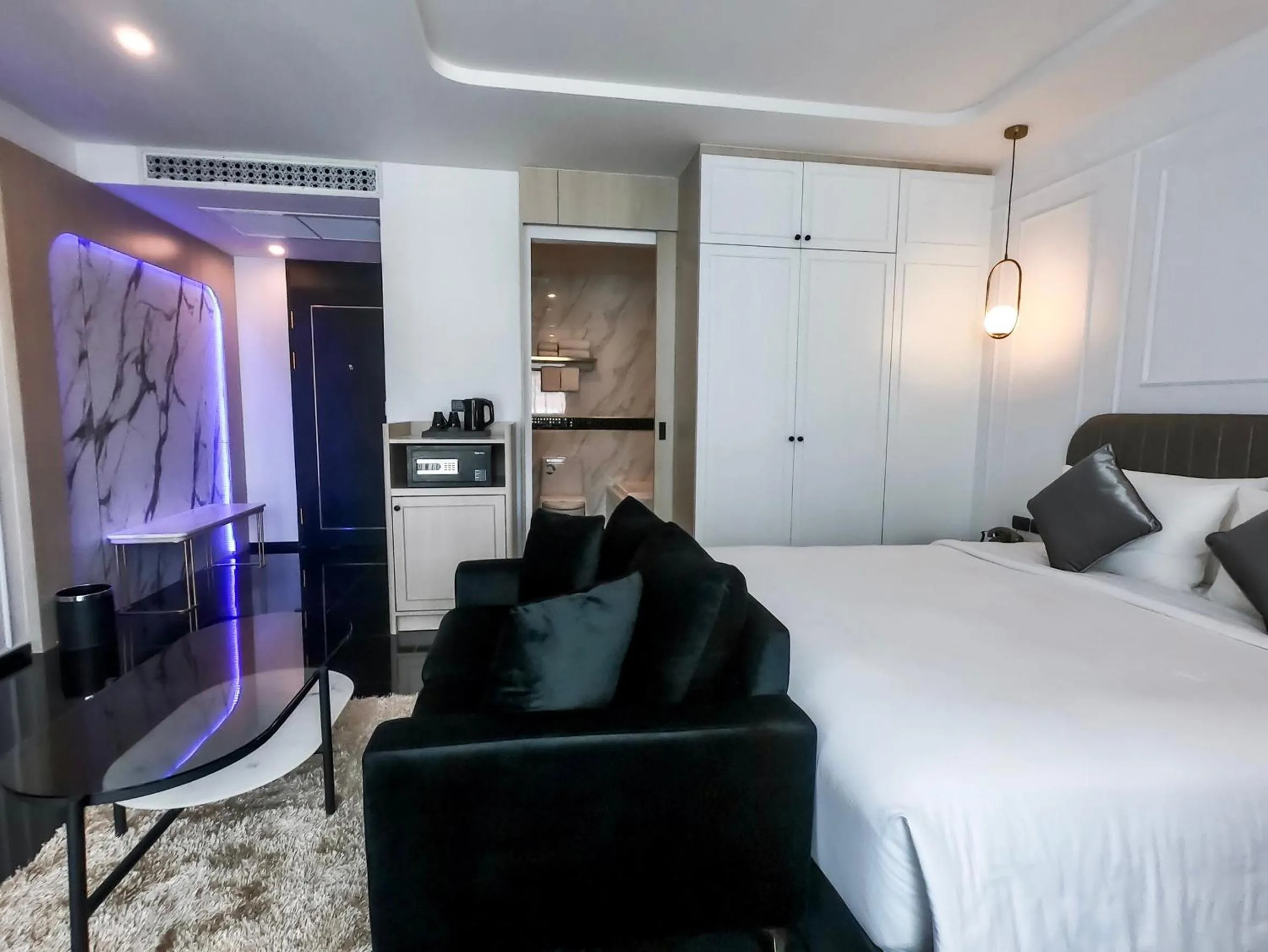 Bedroom, Bed in Ratri Hotel Phuket Old Town