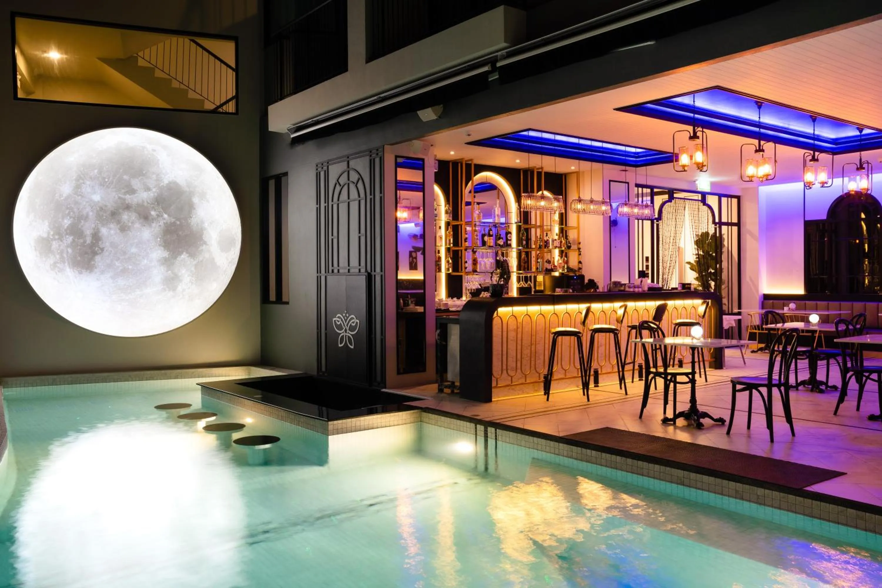 Lounge or bar in Ratri Hotel Phuket Old Town