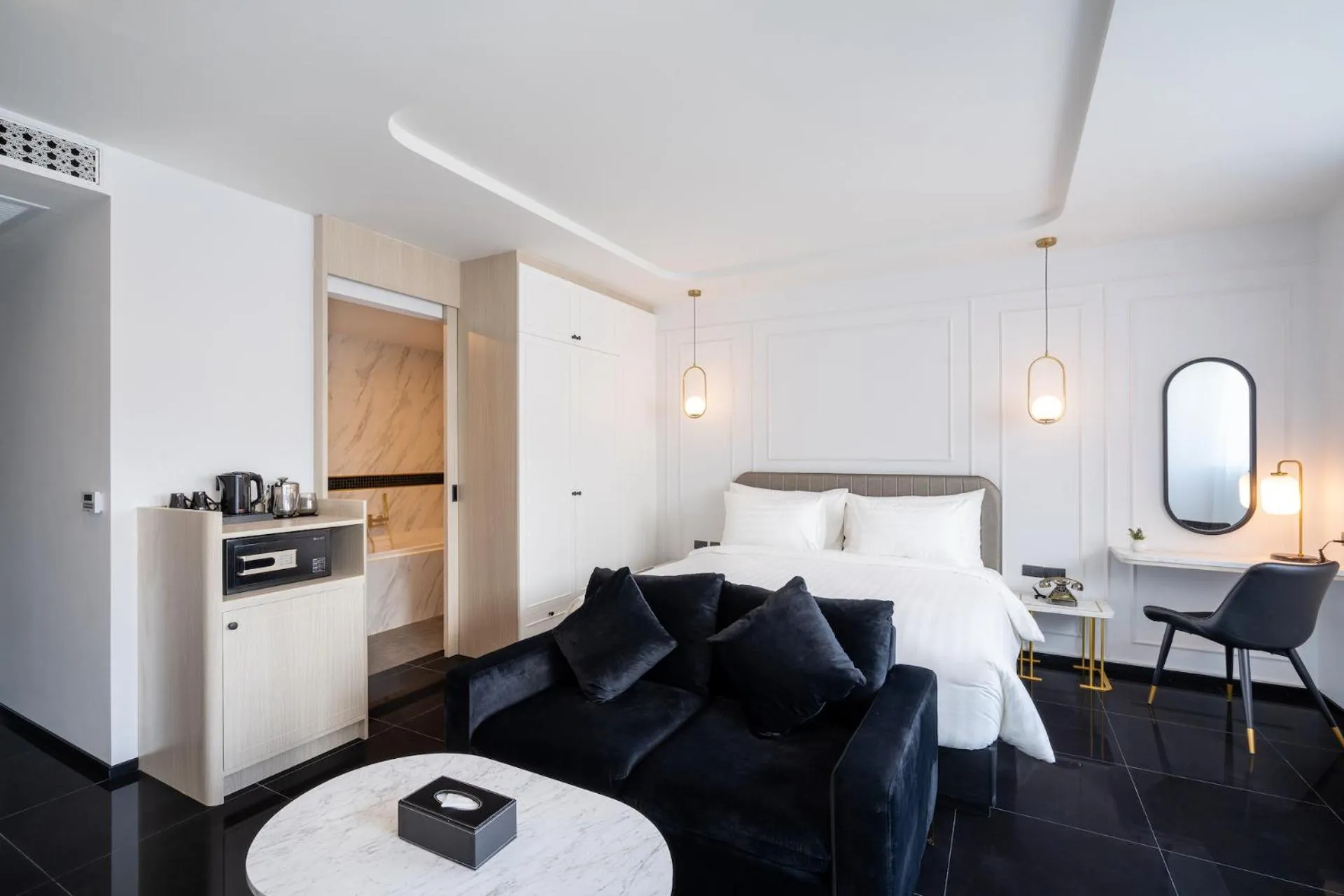 Bed in Ratri Hotel Phuket Old Town