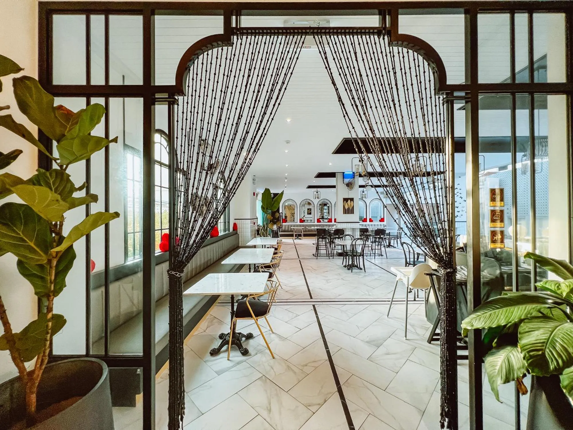 Restaurant/places to eat in Ratri Hotel Phuket Old Town