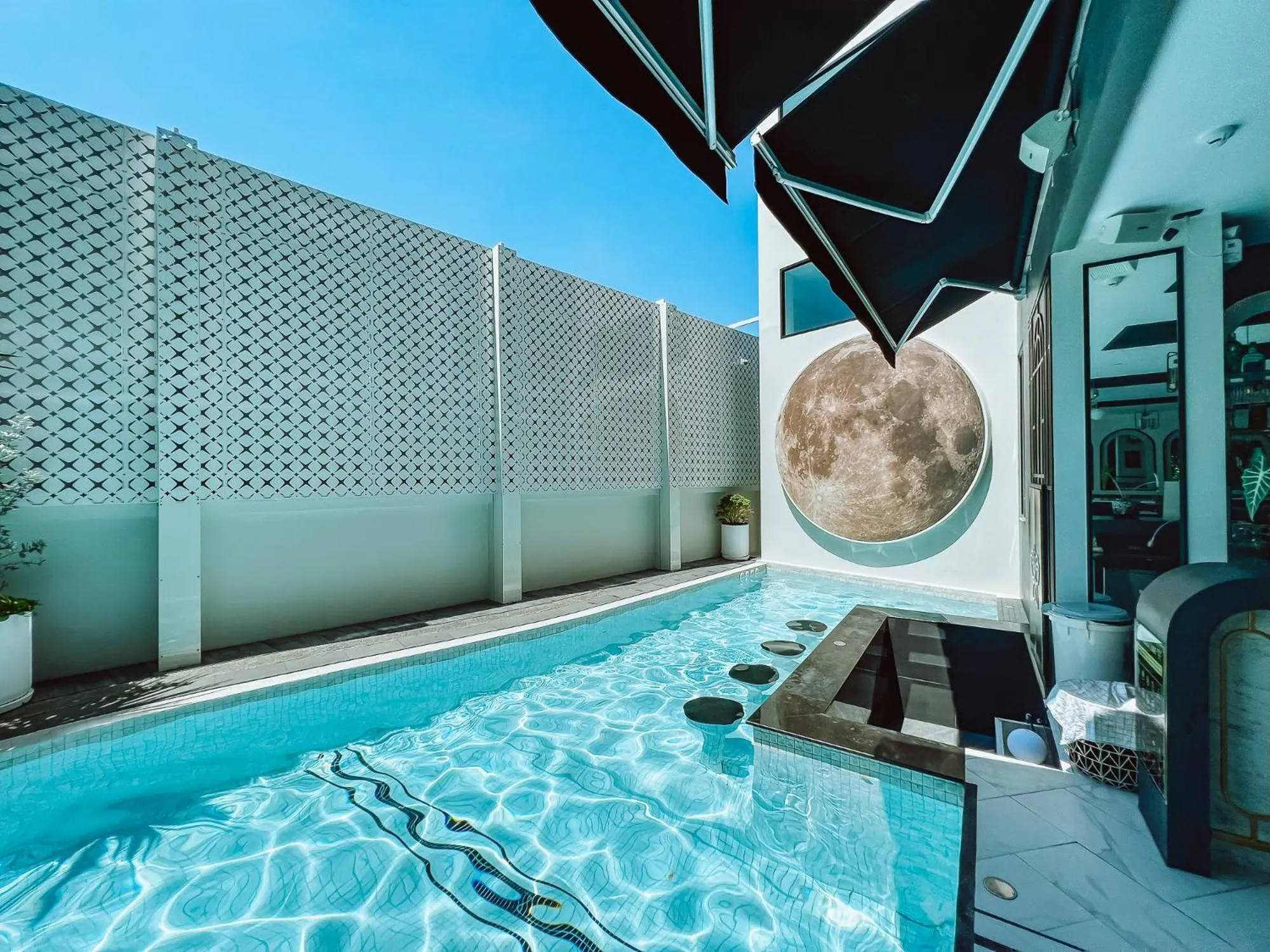 Lounge or bar in Ratri Hotel Phuket Old Town