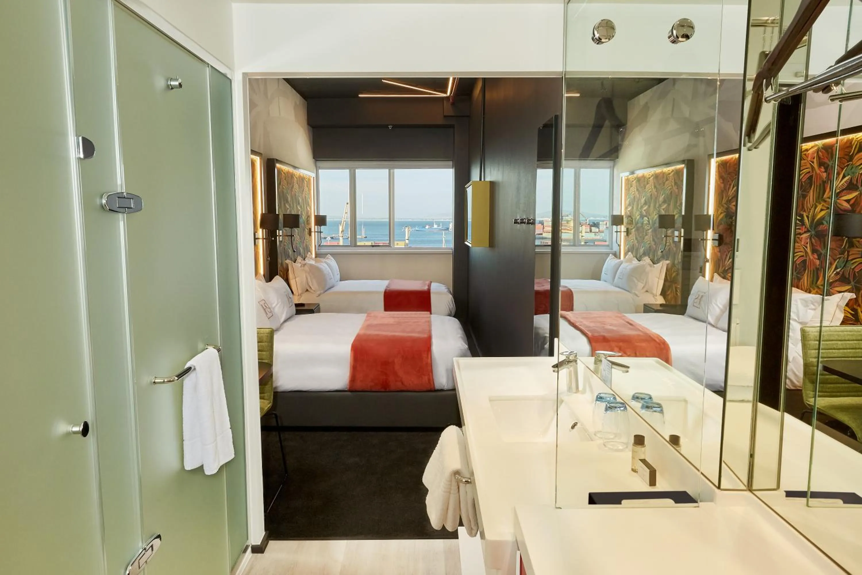 Bed in Hotel Sky Cape Town