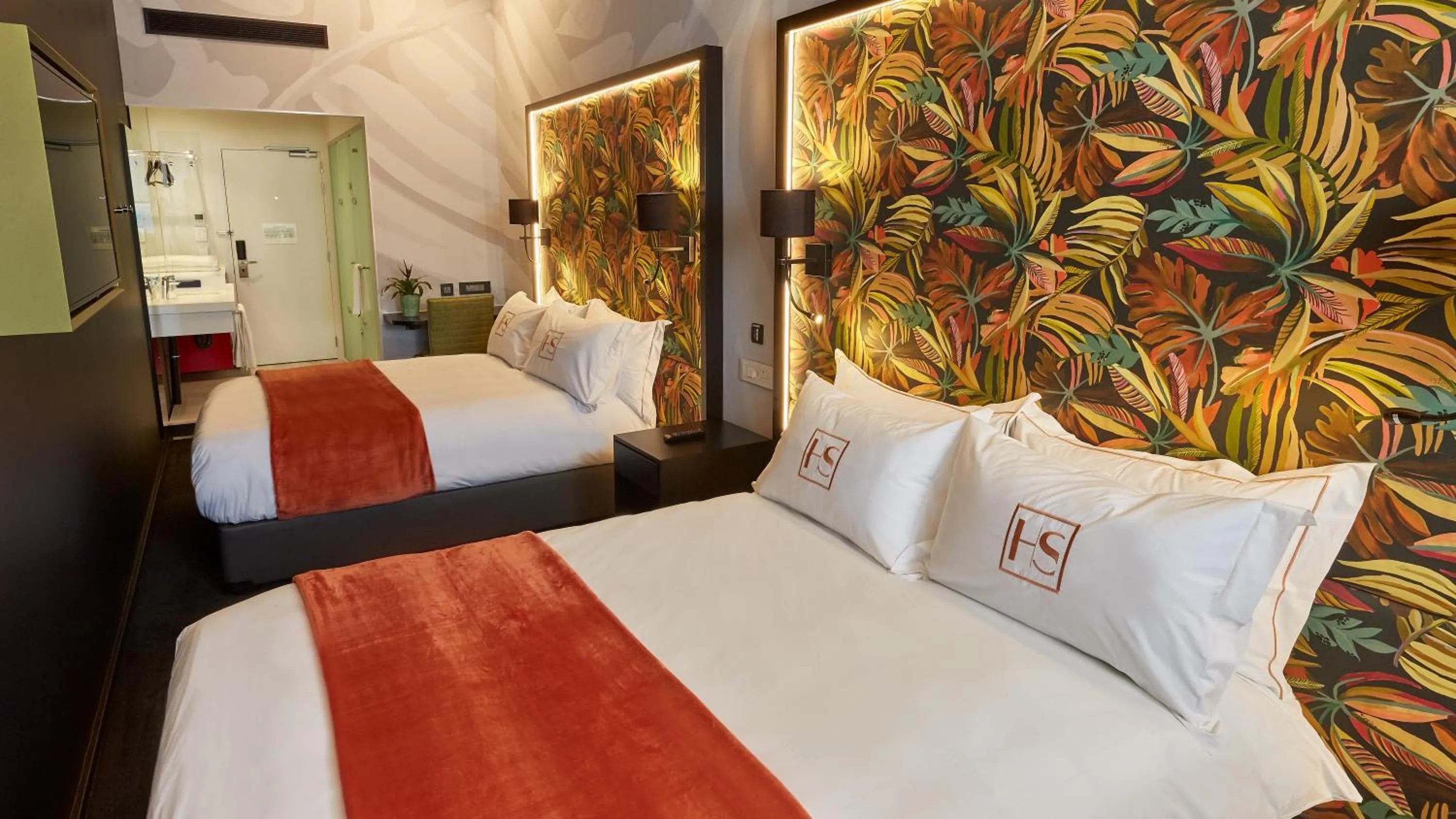 Bed in Hotel Sky Cape Town