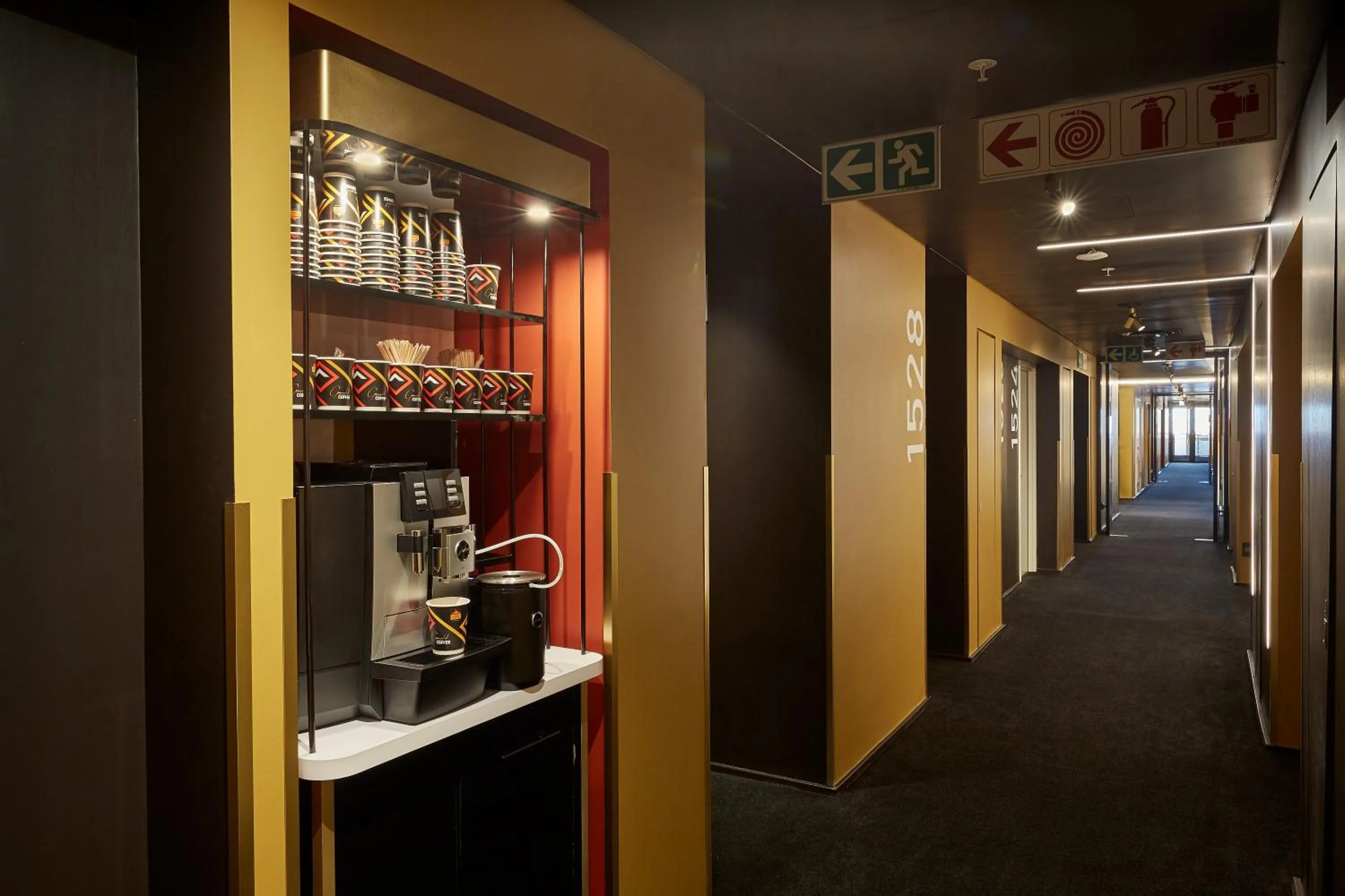 Coffee/tea facilities in Hotel Sky Cape Town