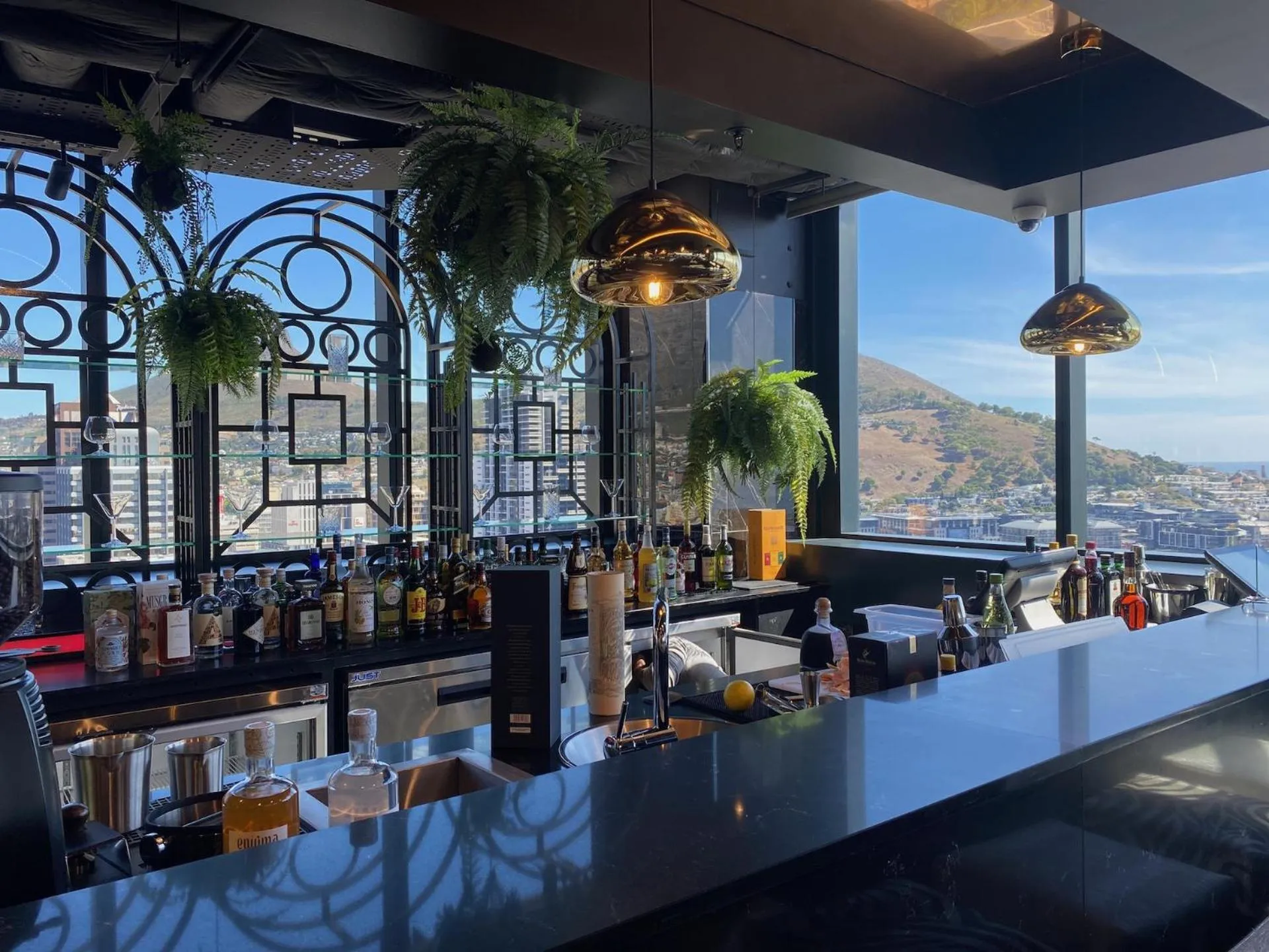 Restaurant/places to eat in Hotel Sky Cape Town