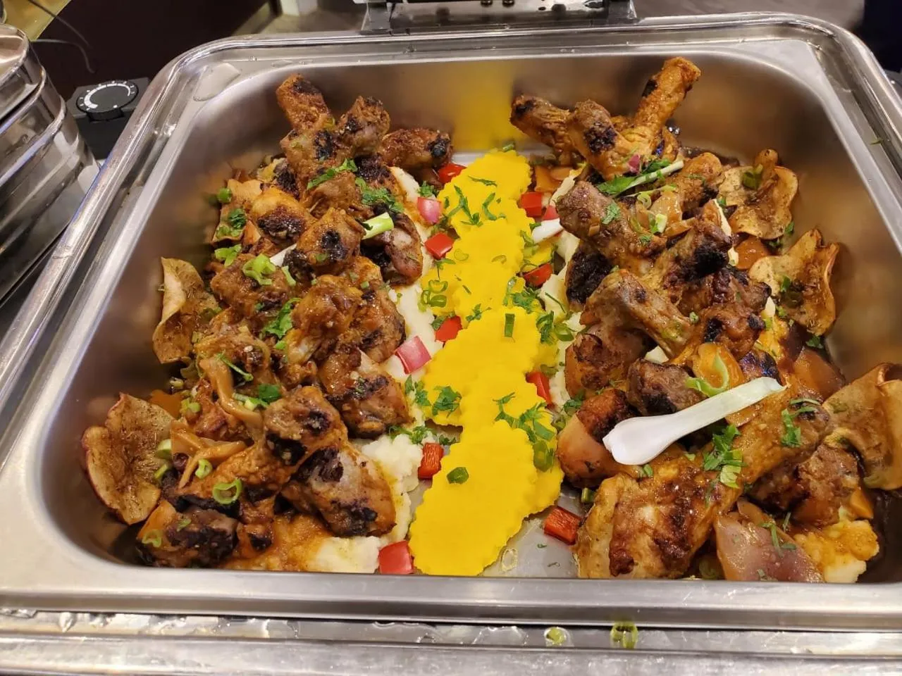 Food and drinks in Cheerful Al Waha Unayzah Hotel