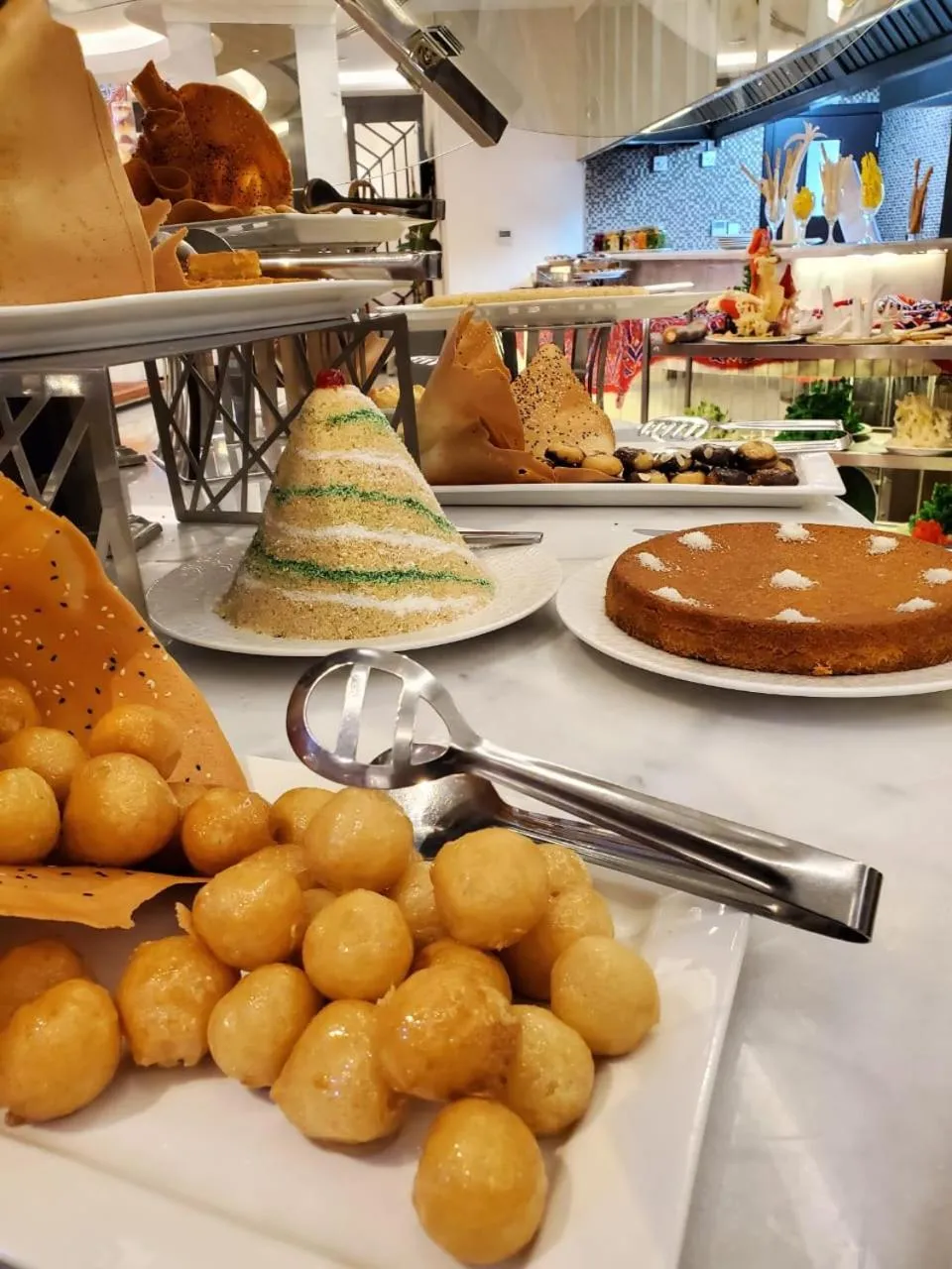 Food and drinks in Cheerful Al Waha Unayzah Hotel