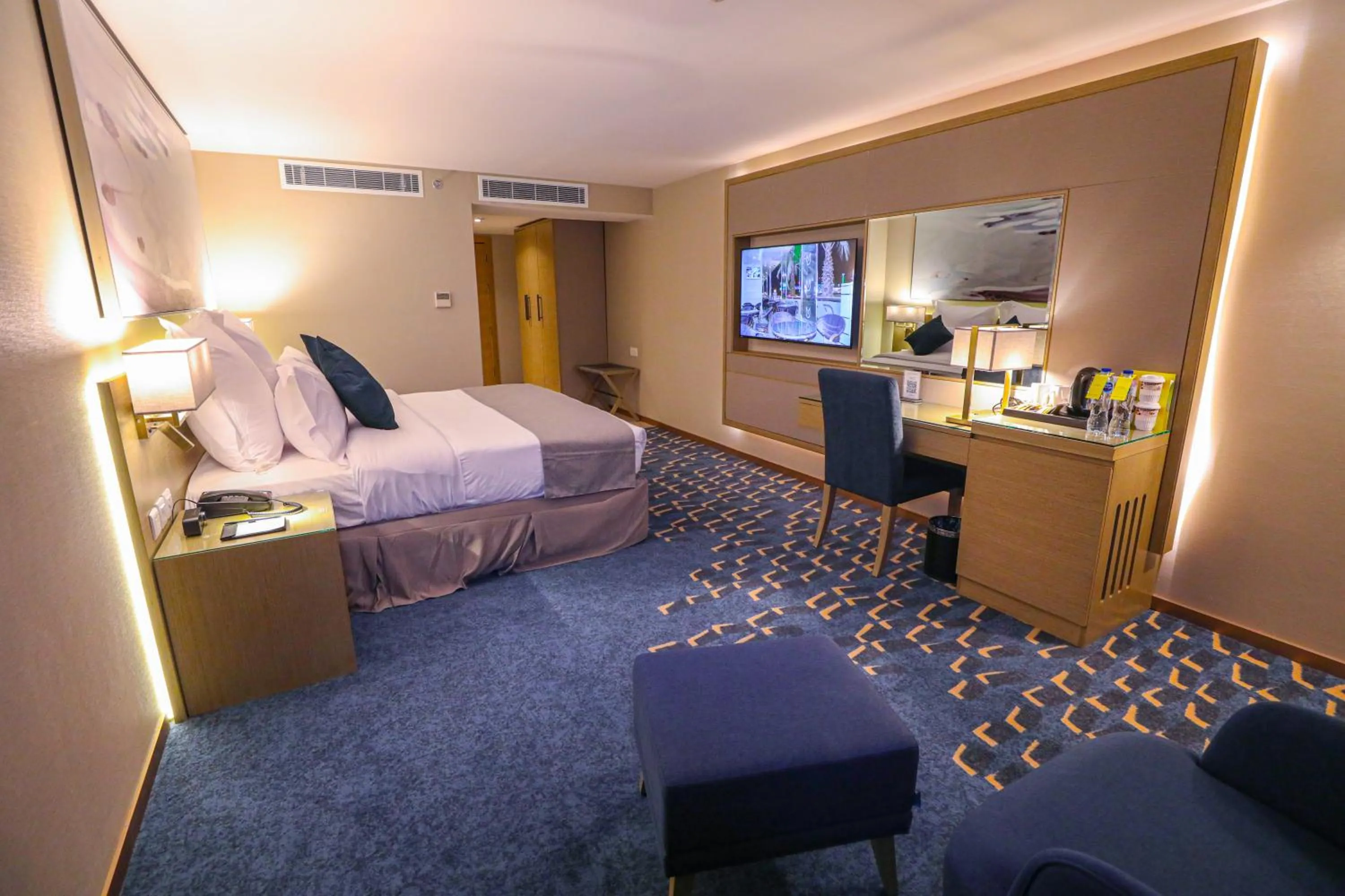 Bedroom in Cheerful Al Waha Unayzah Hotel