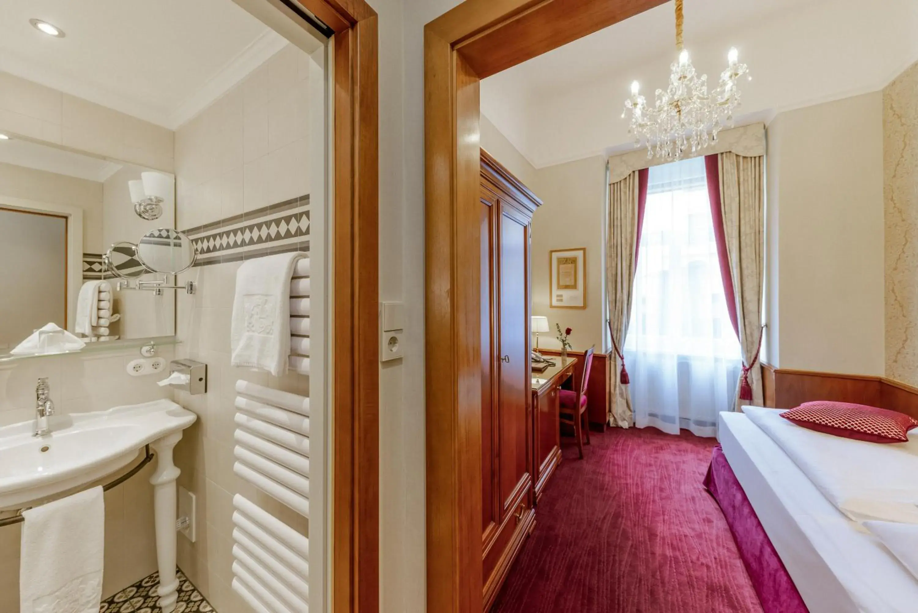 Superior Single Room - single occupancy in Hotel Stefanie - VIENNA'S OLDEST HOTEL Superior Single Room - single occupancy in Hotel Stefanie - VIENNA'S OLDEST HOTEL