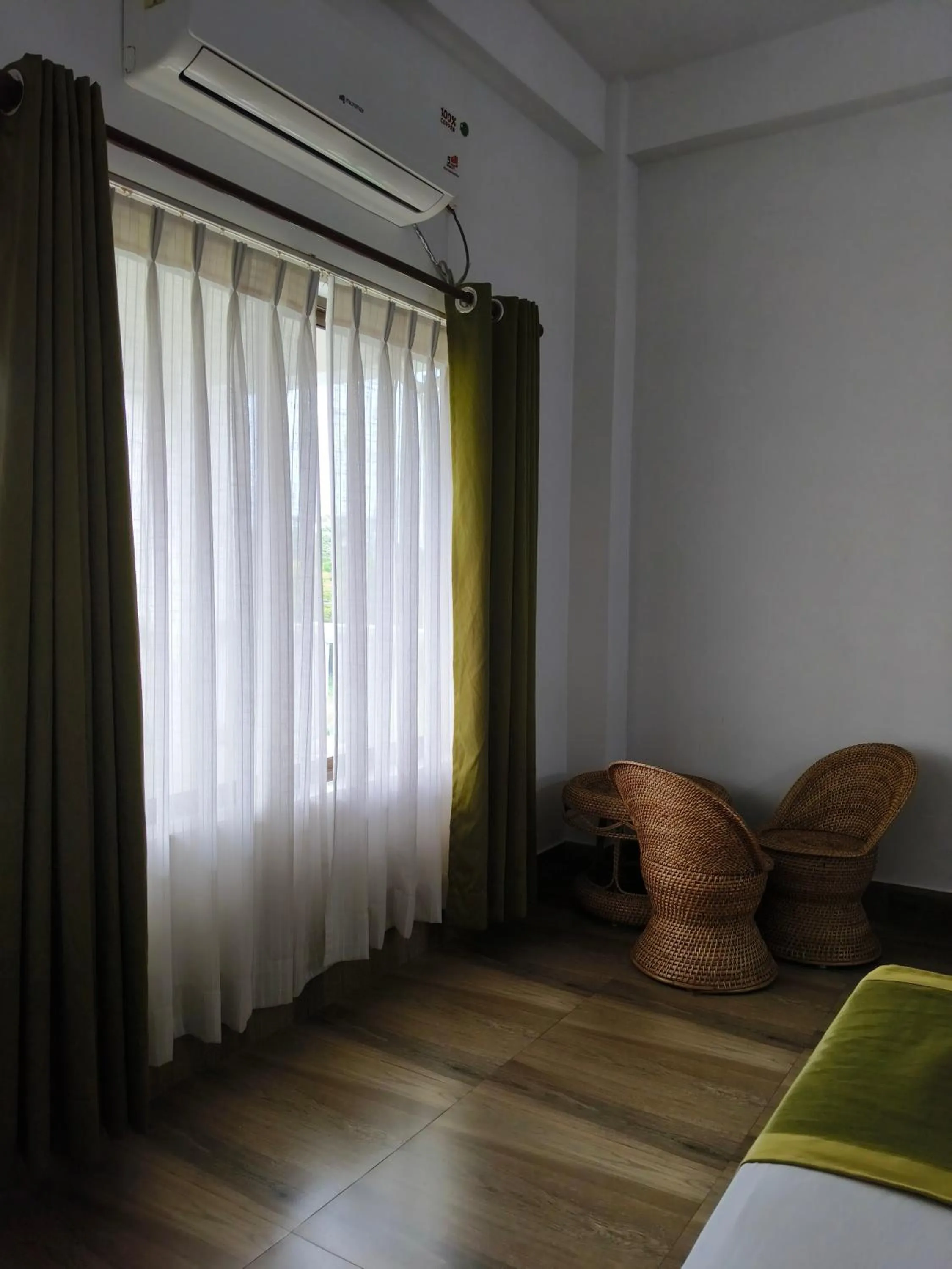 Photo of the whole room, Bed in Shivaji Inn Kaziranga