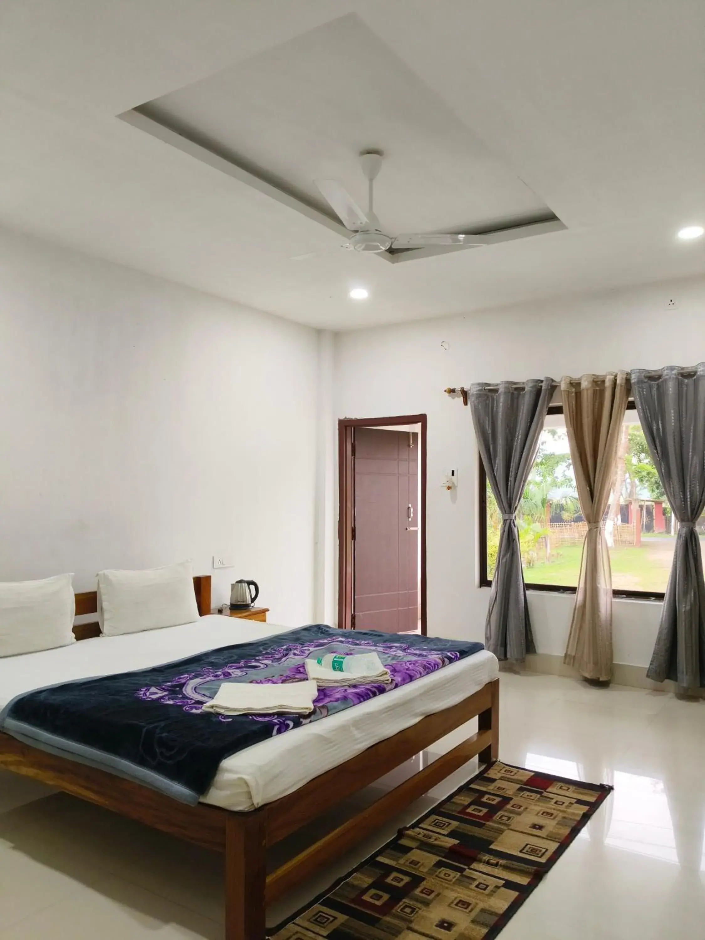 Deluxe Queen Room in Shivaji Inn Kaziranga Deluxe Queen Room in Shivaji Inn Kaziranga