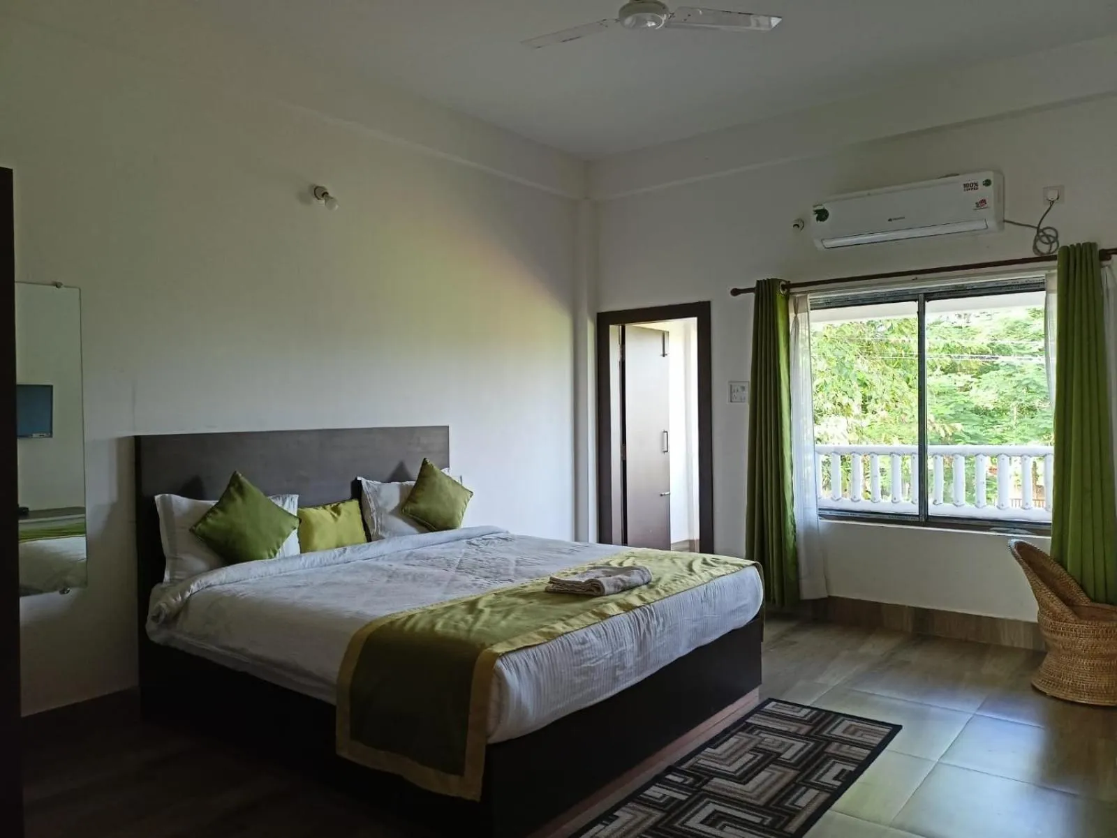 Photo of the whole room, Bed in Shivaji Inn Kaziranga