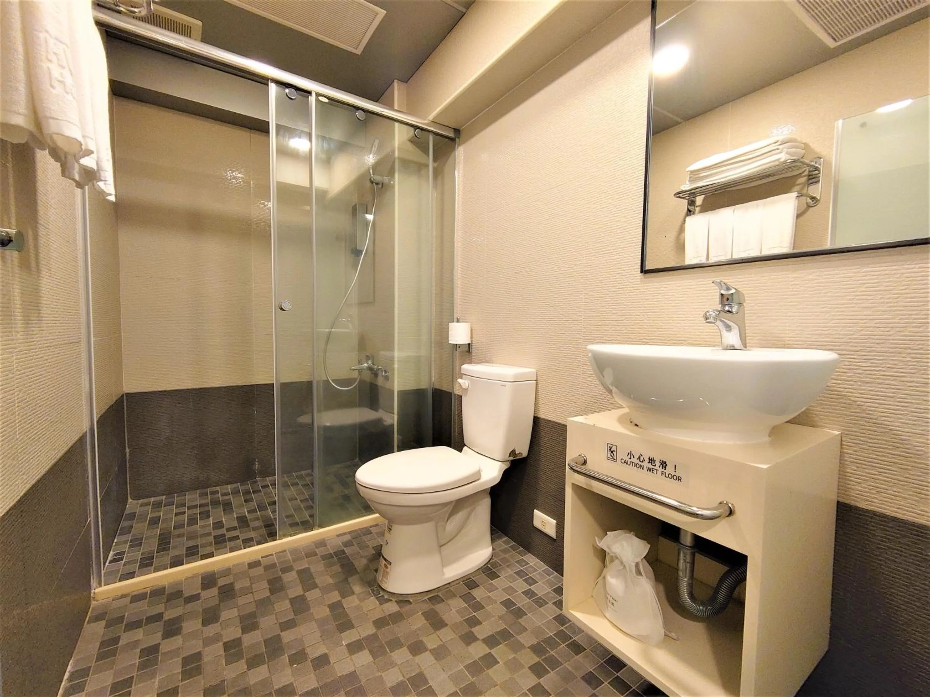 Bathroom in Hub Hotel Ximen Inn